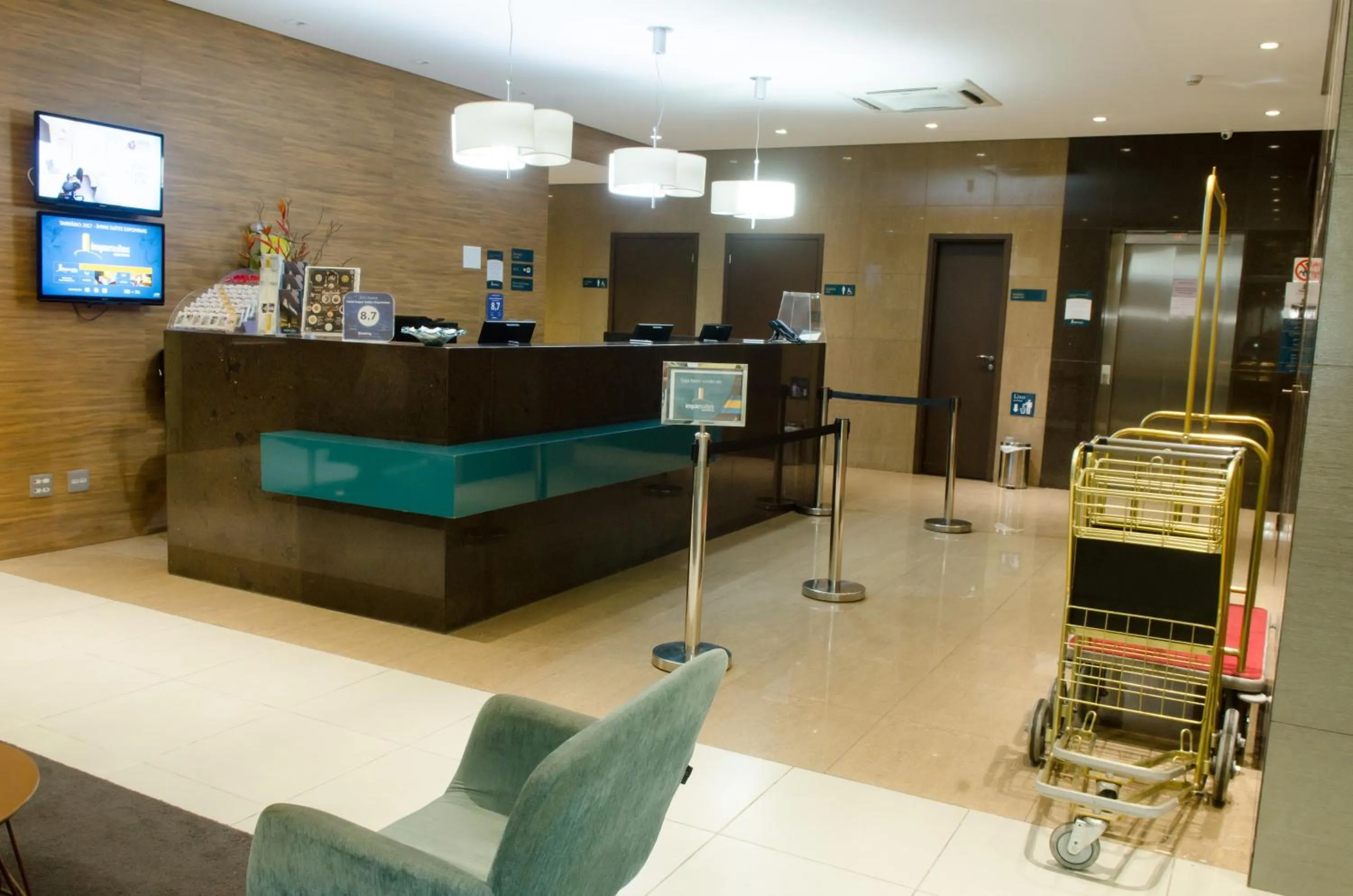 Lobby or reception in Ímpar Suítes Expominas