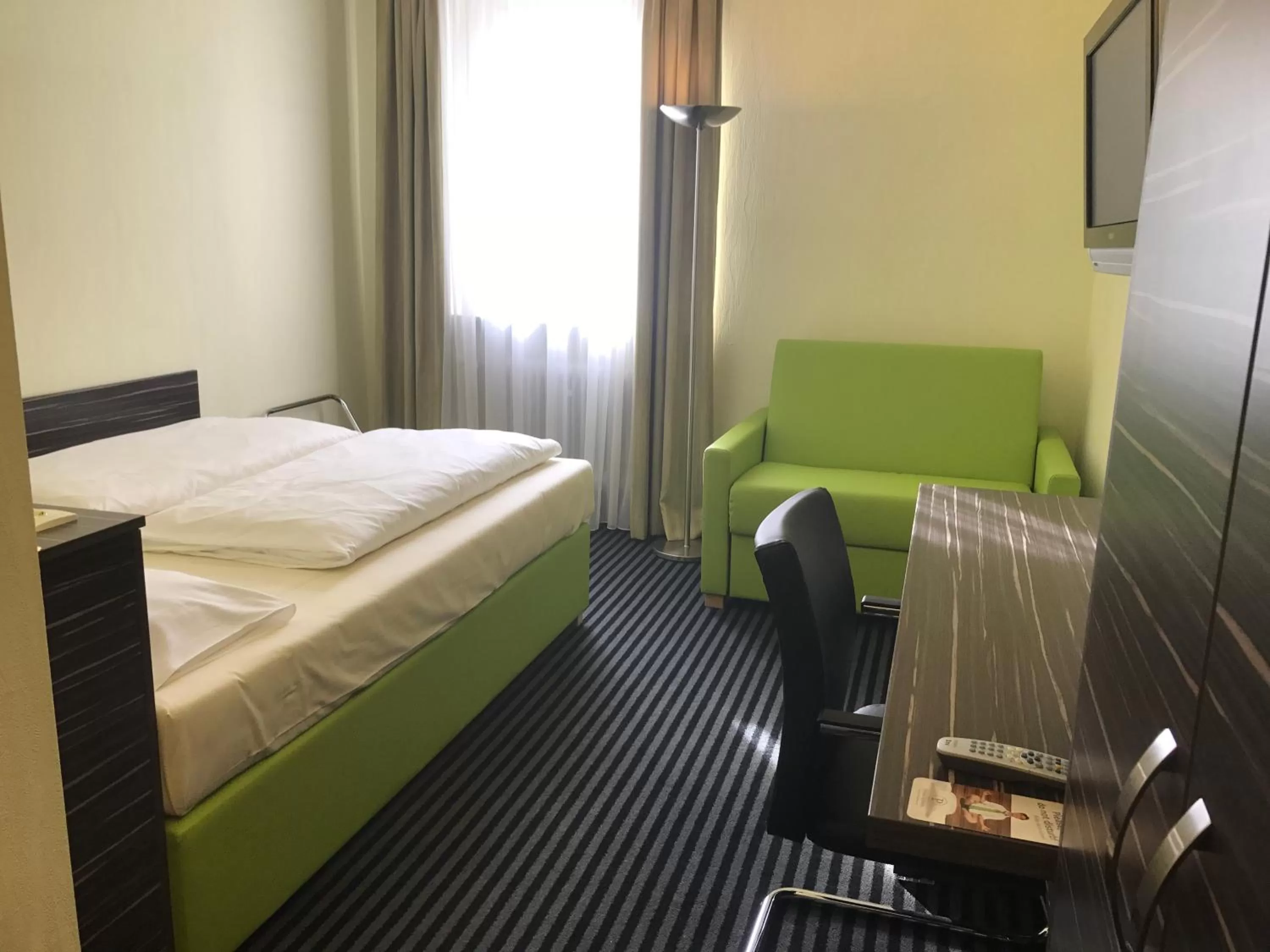 Photo of the whole room, Bed in Behringers City Hotel Nürnberg