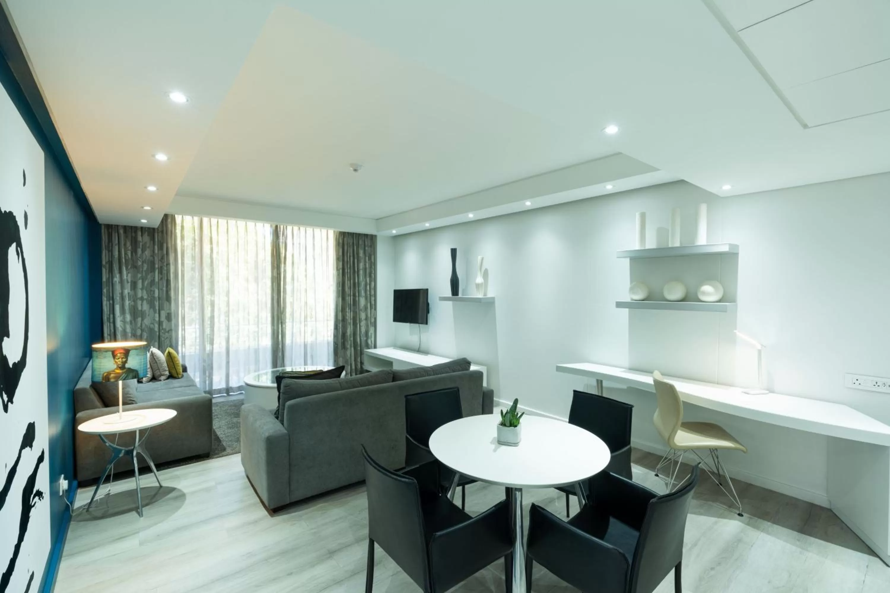 Photo of the whole room in Protea Hotel by Marriott Cape Town North Wharf