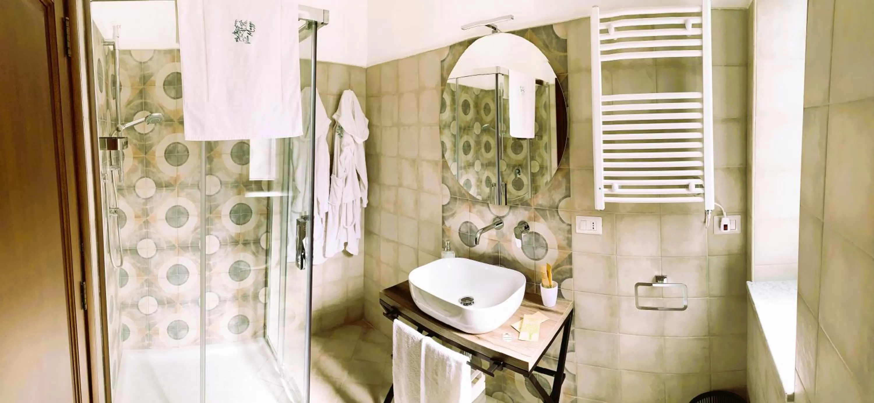 Shower in B&B Villa Maggi