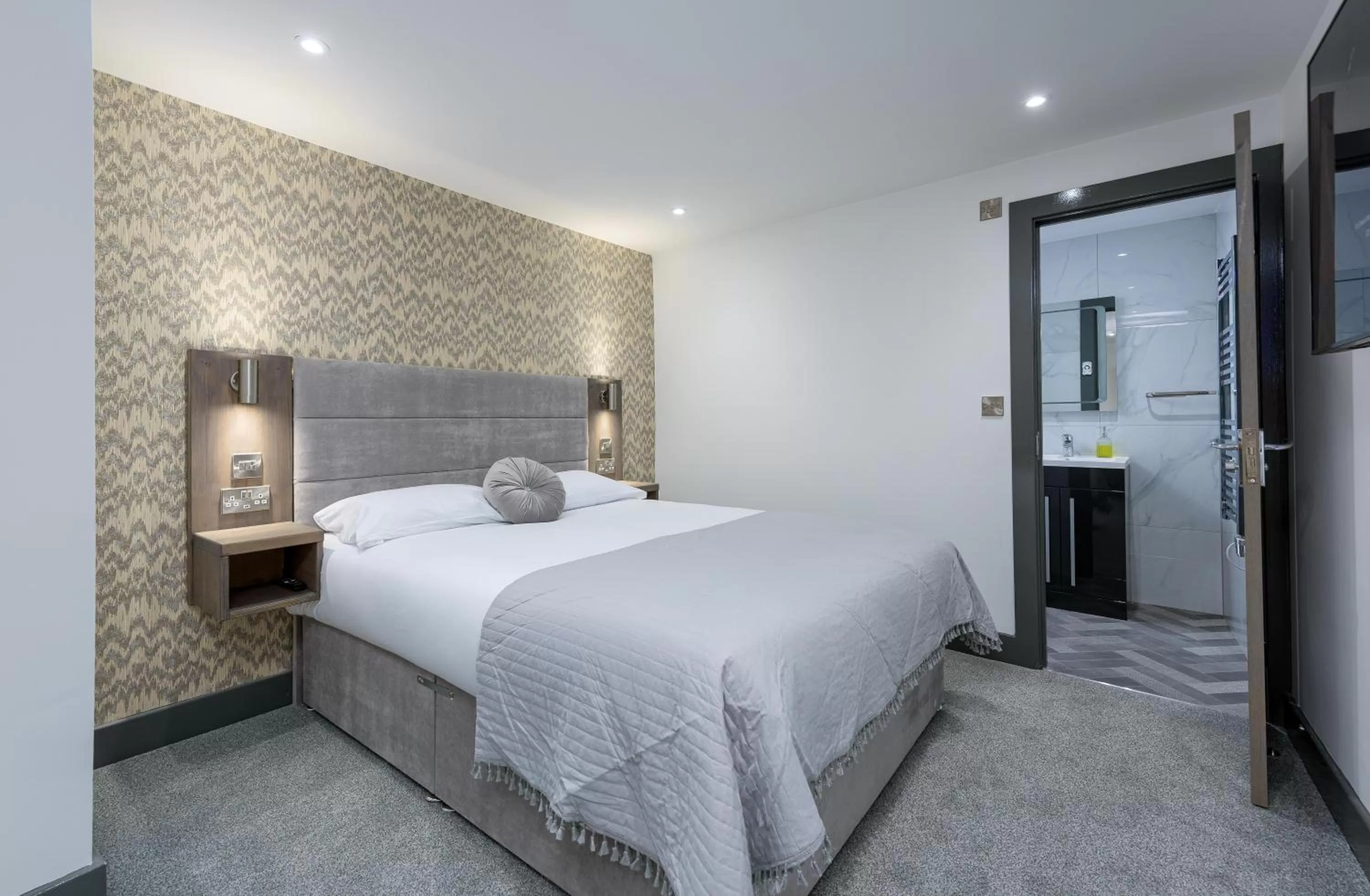 Bedroom, Bed in The Stanley Hotel