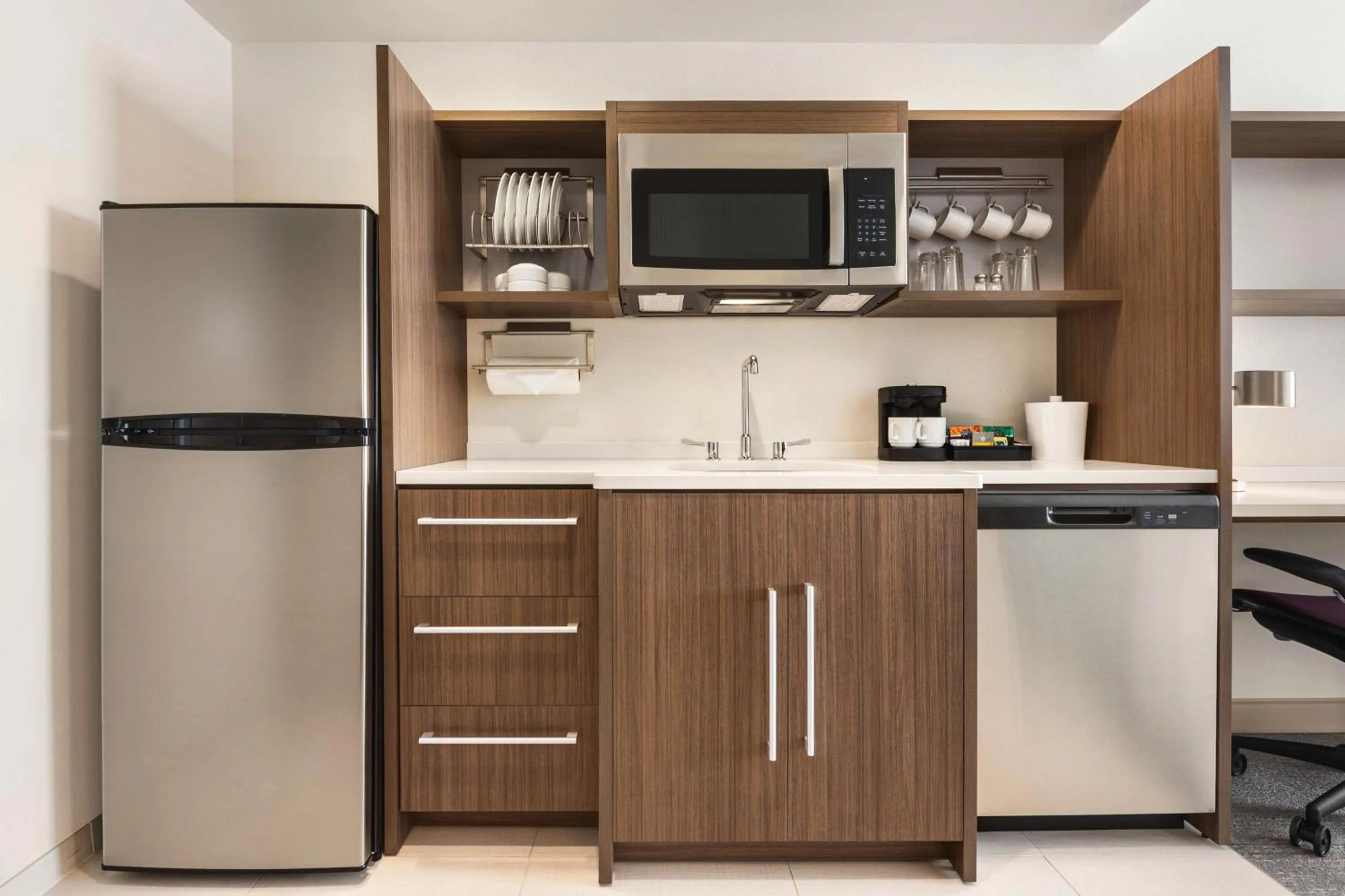 Kitchen or kitchenette in Home2 Suites By Hilton Leesburg, Va