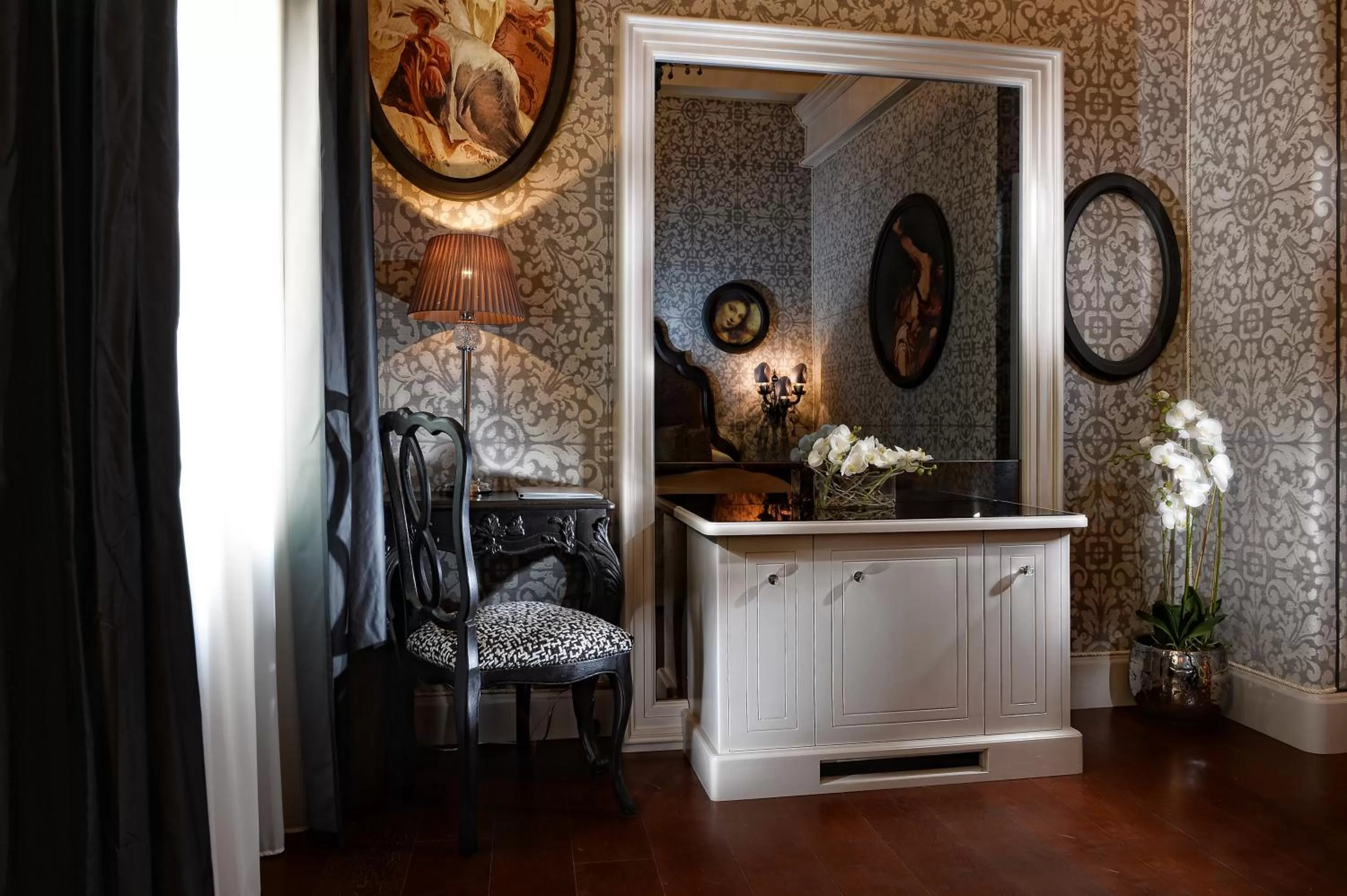 Seating area in Hotel Palazzetto Madonna