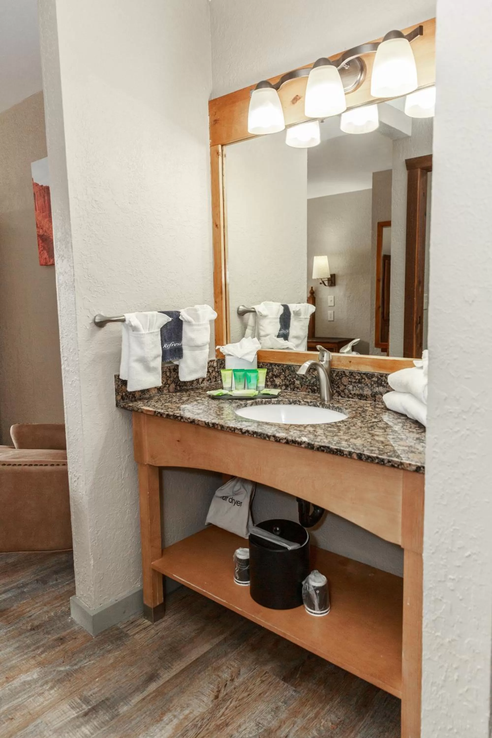 Bathroom in Aarchway Inn