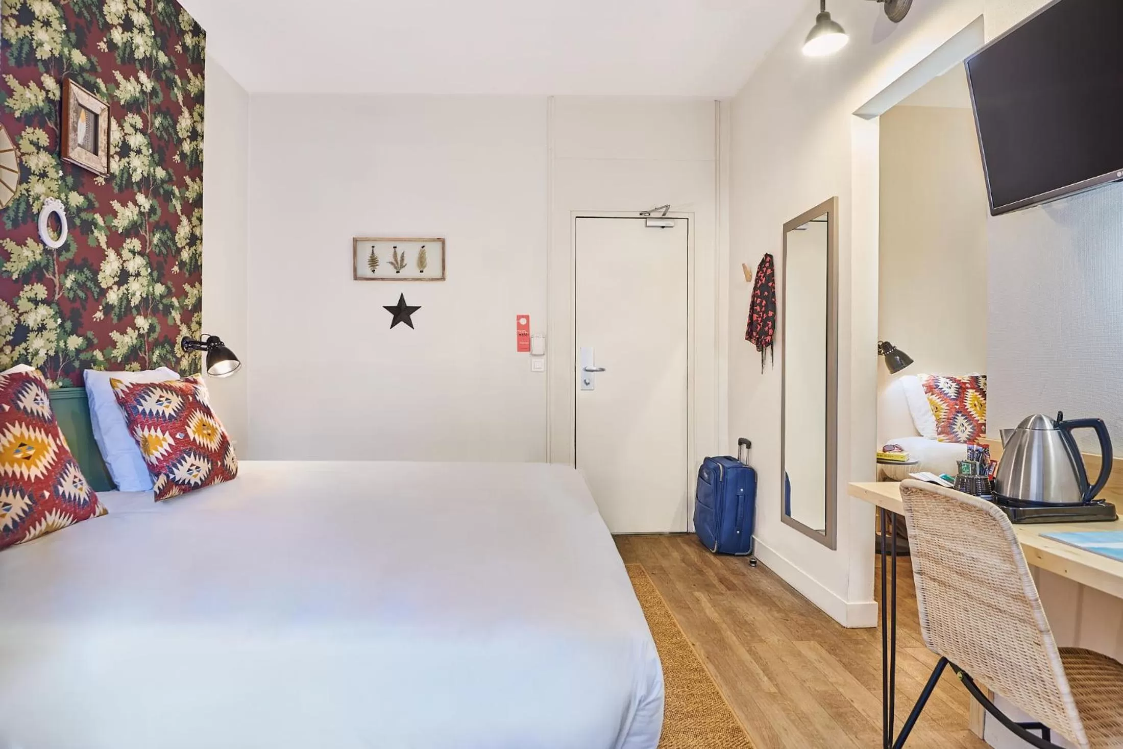 Bed in Hôtel Stanley by HappyCulture