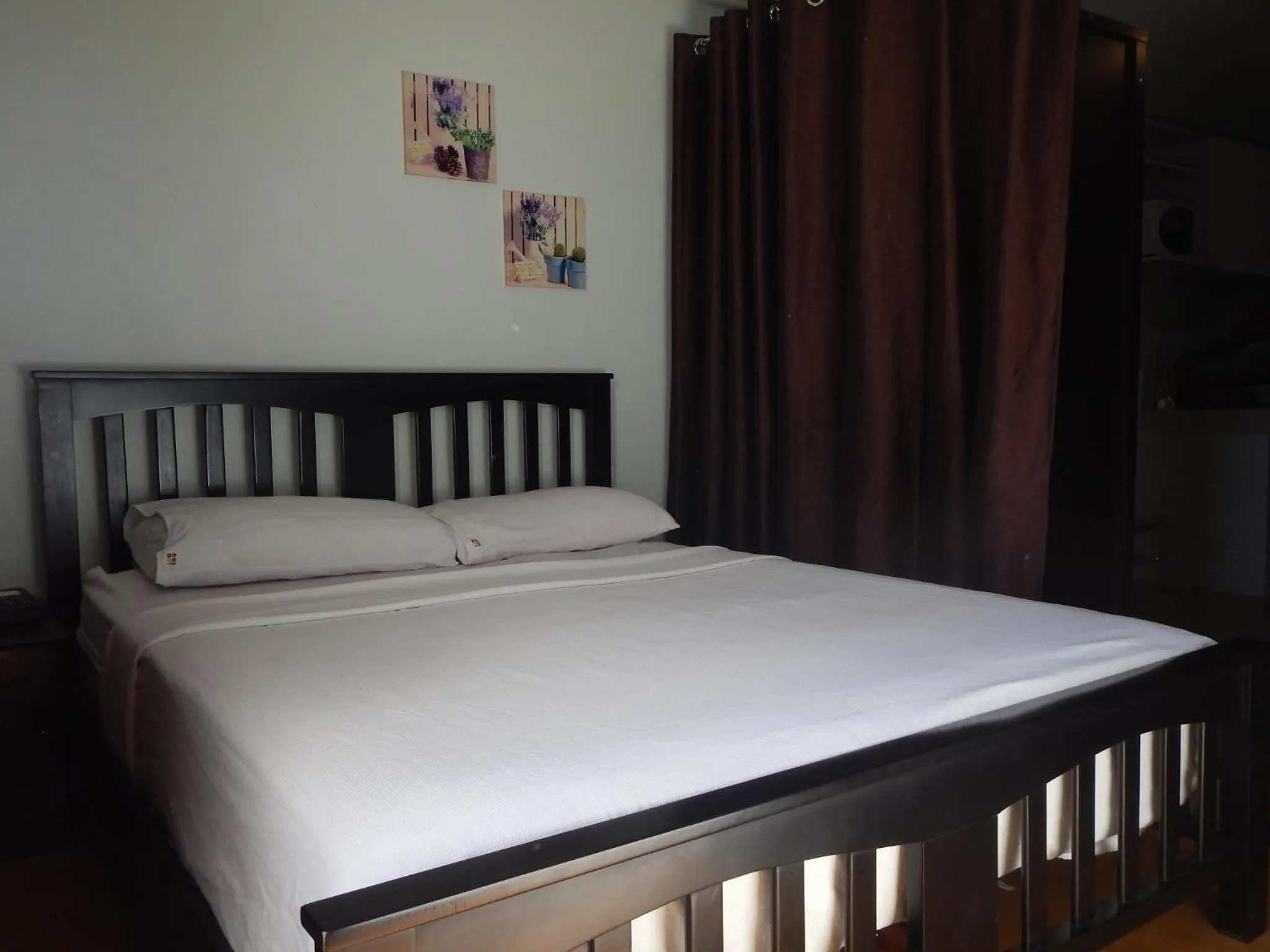 Photo of the whole room, Bed in One Oasis Condotel