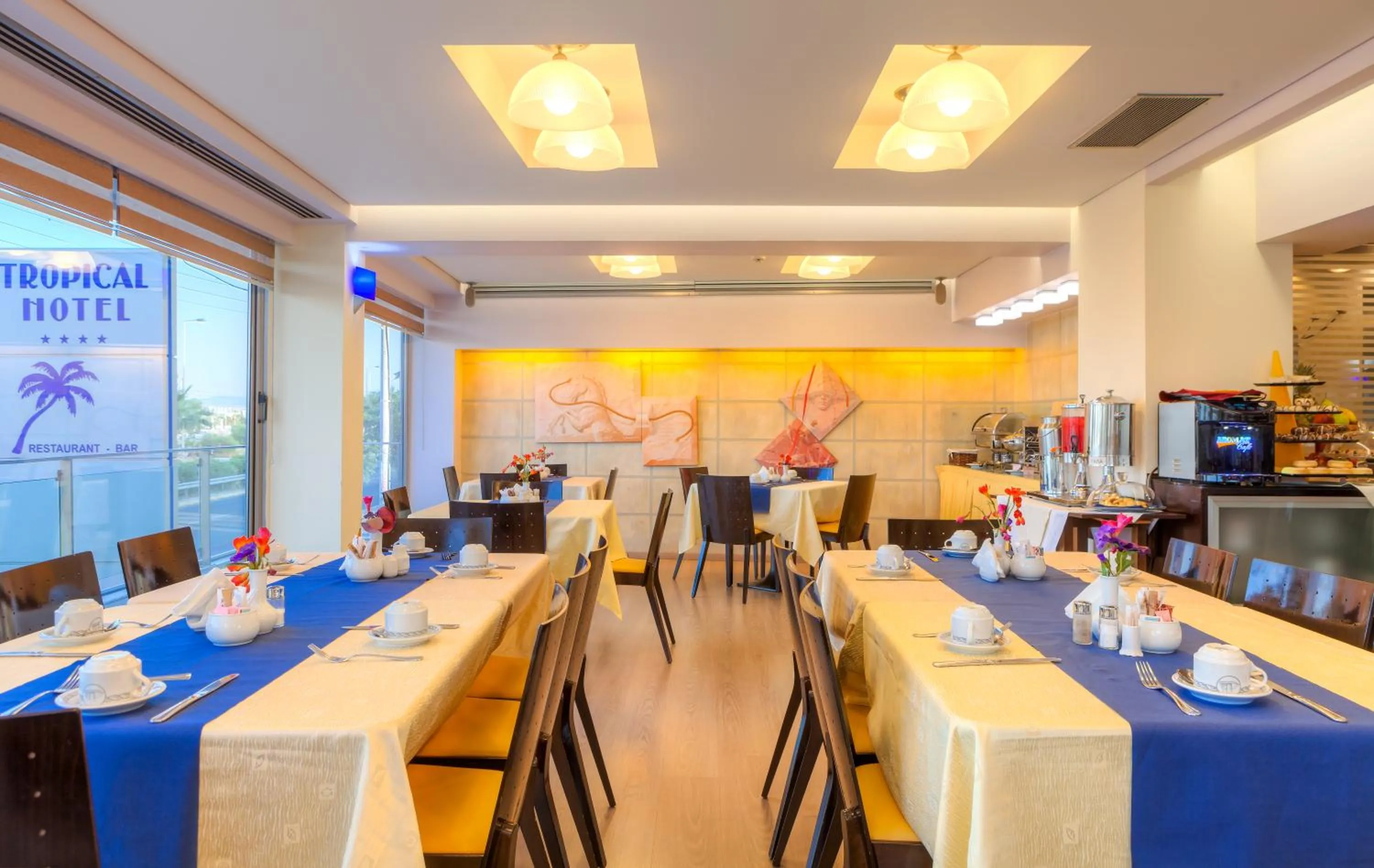 Restaurant/places to eat in Tropical Hotel