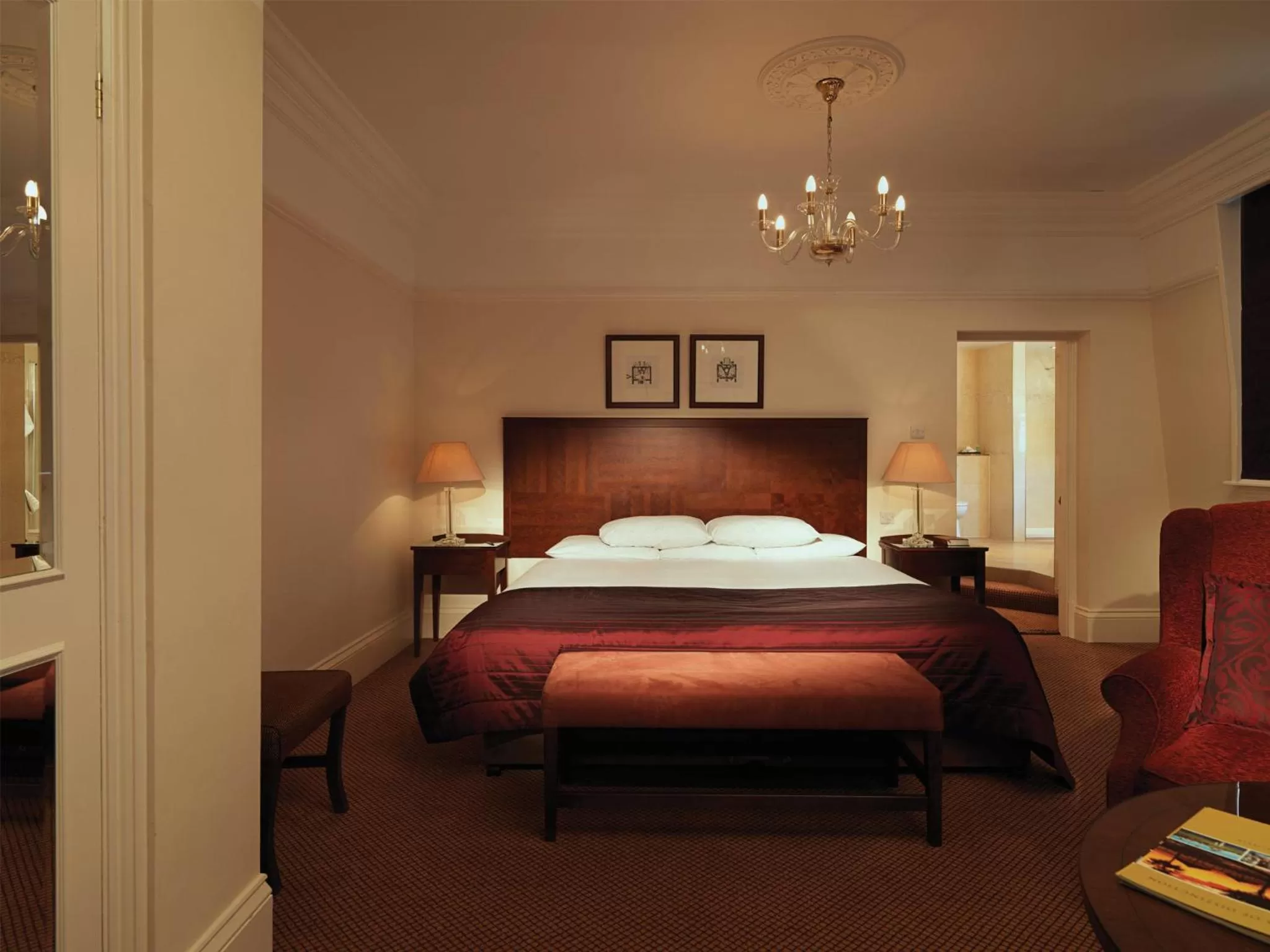 Photo of the whole room, Bed in Macdonald Burlington Hotel