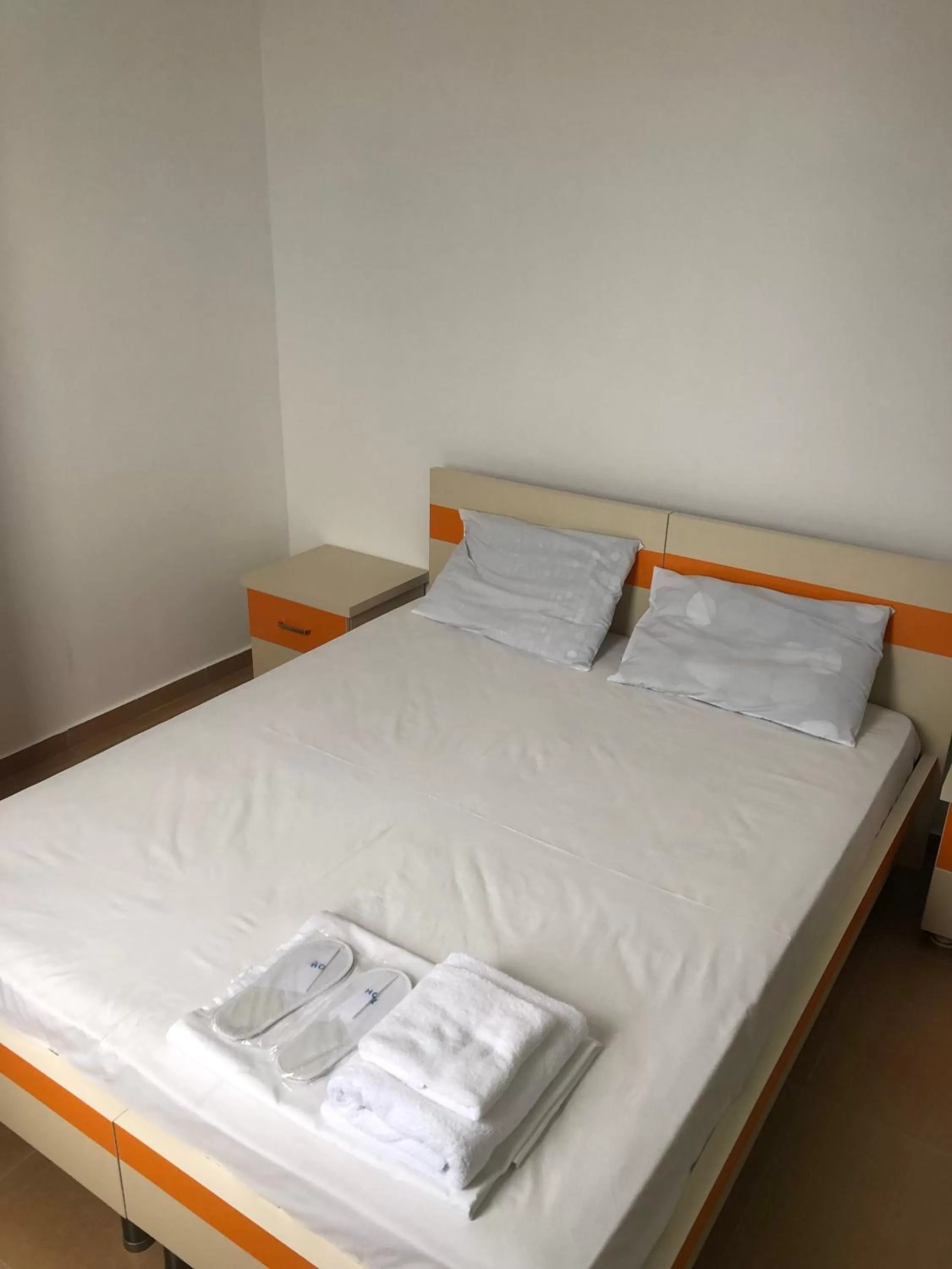 Bed in Orange Home Hotel