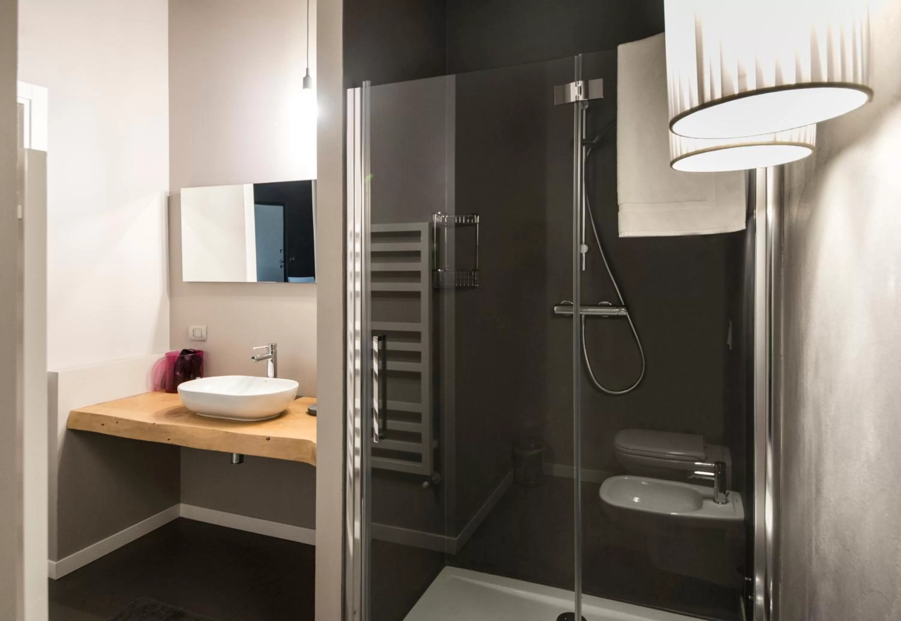 Shower in Art B&B Design