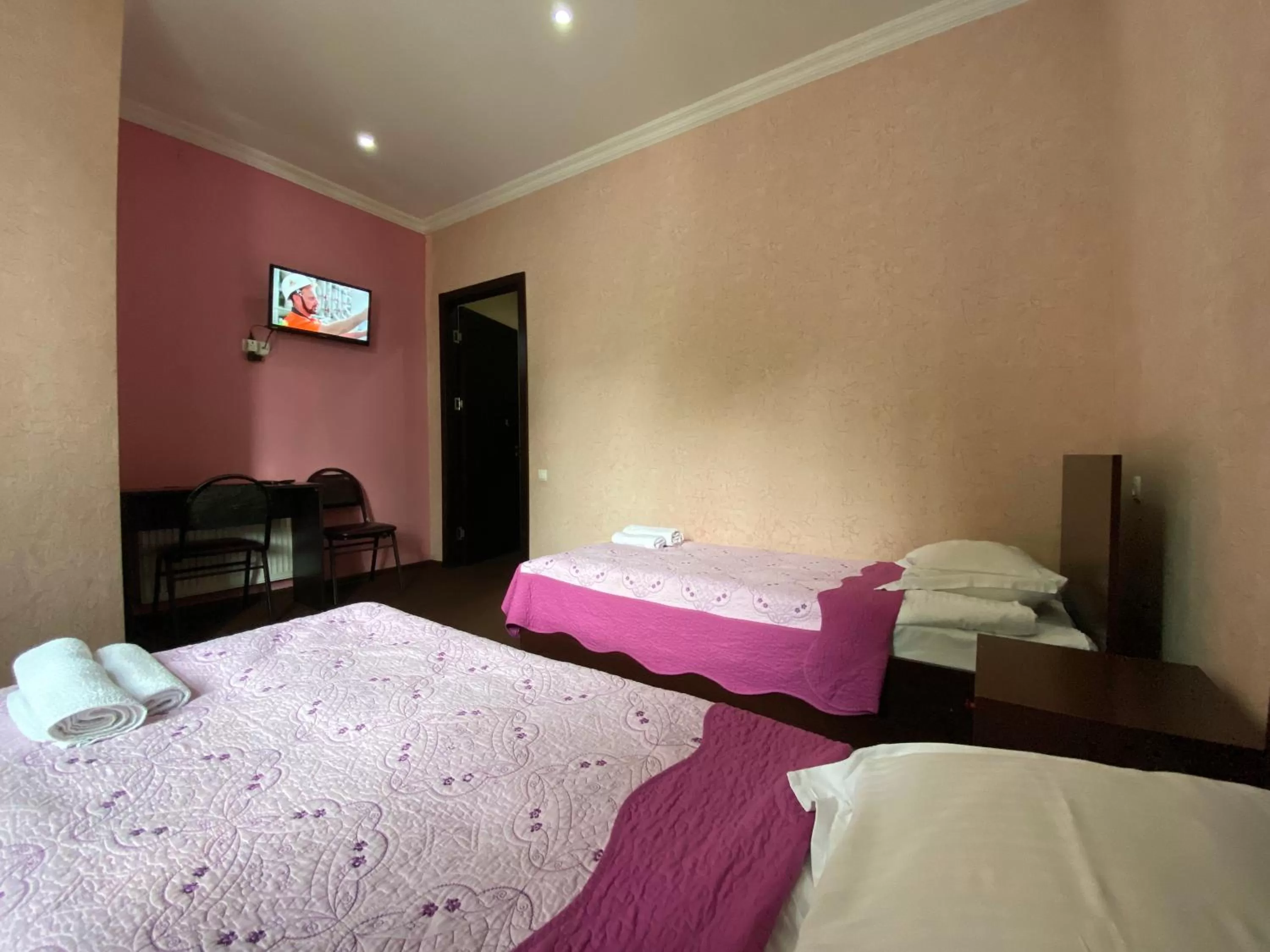 Bed in Hotel Shalimar