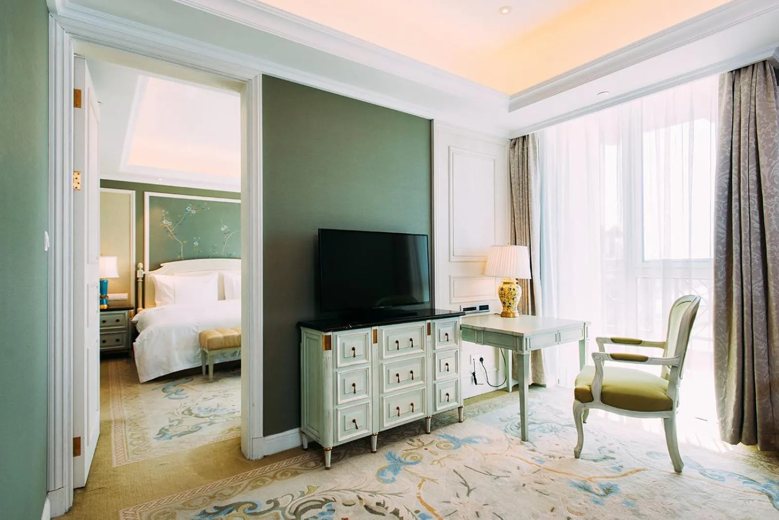 Living room, Bed in Orient-Anyi international Hotel