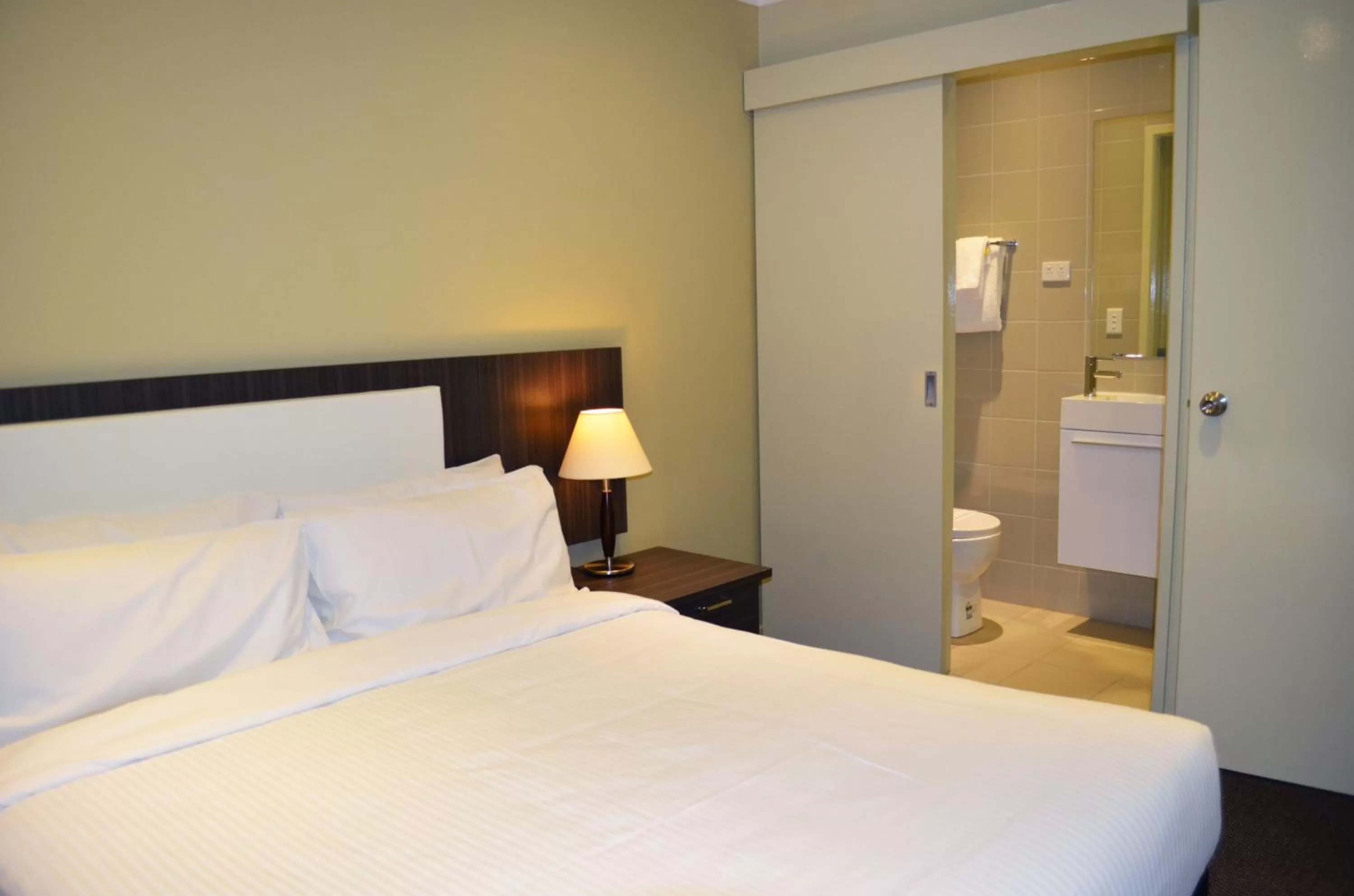 Bedroom, Bed in Best Western Plus Buckingham International
