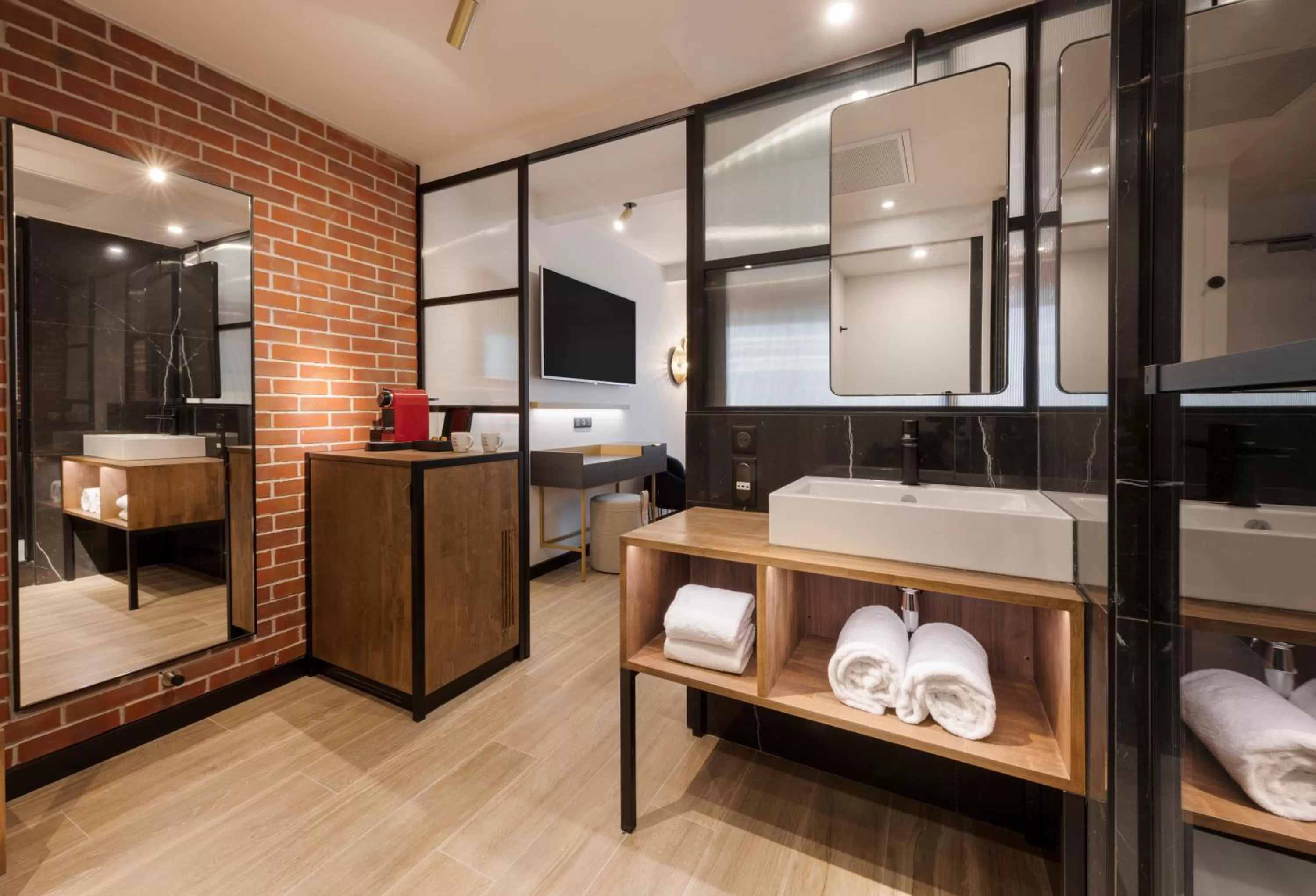 Bathroom, Bed in Golden Tulip CDG Airport Roissy