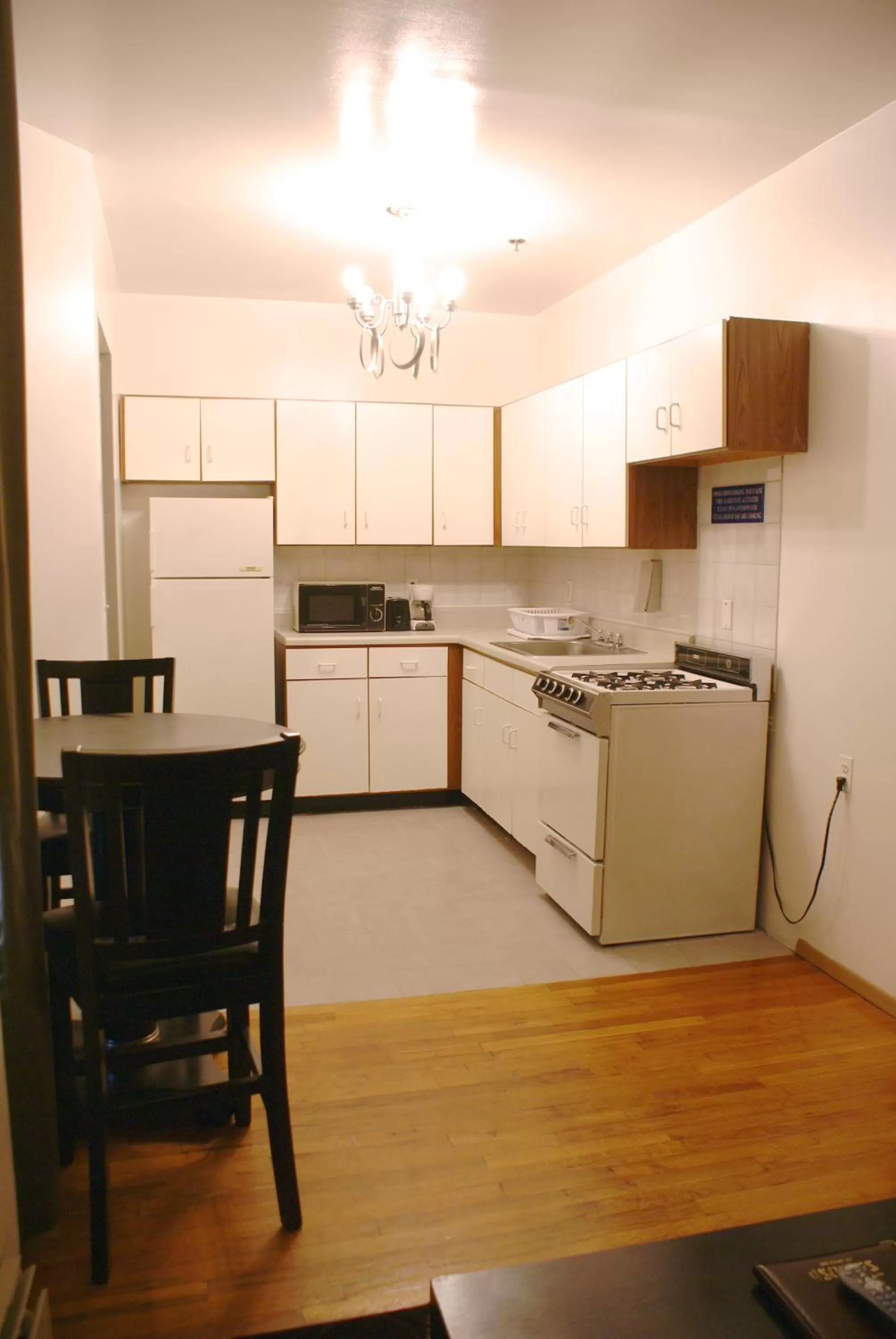 Kitchen or kitchenette in Off SoHo Suites Hotel