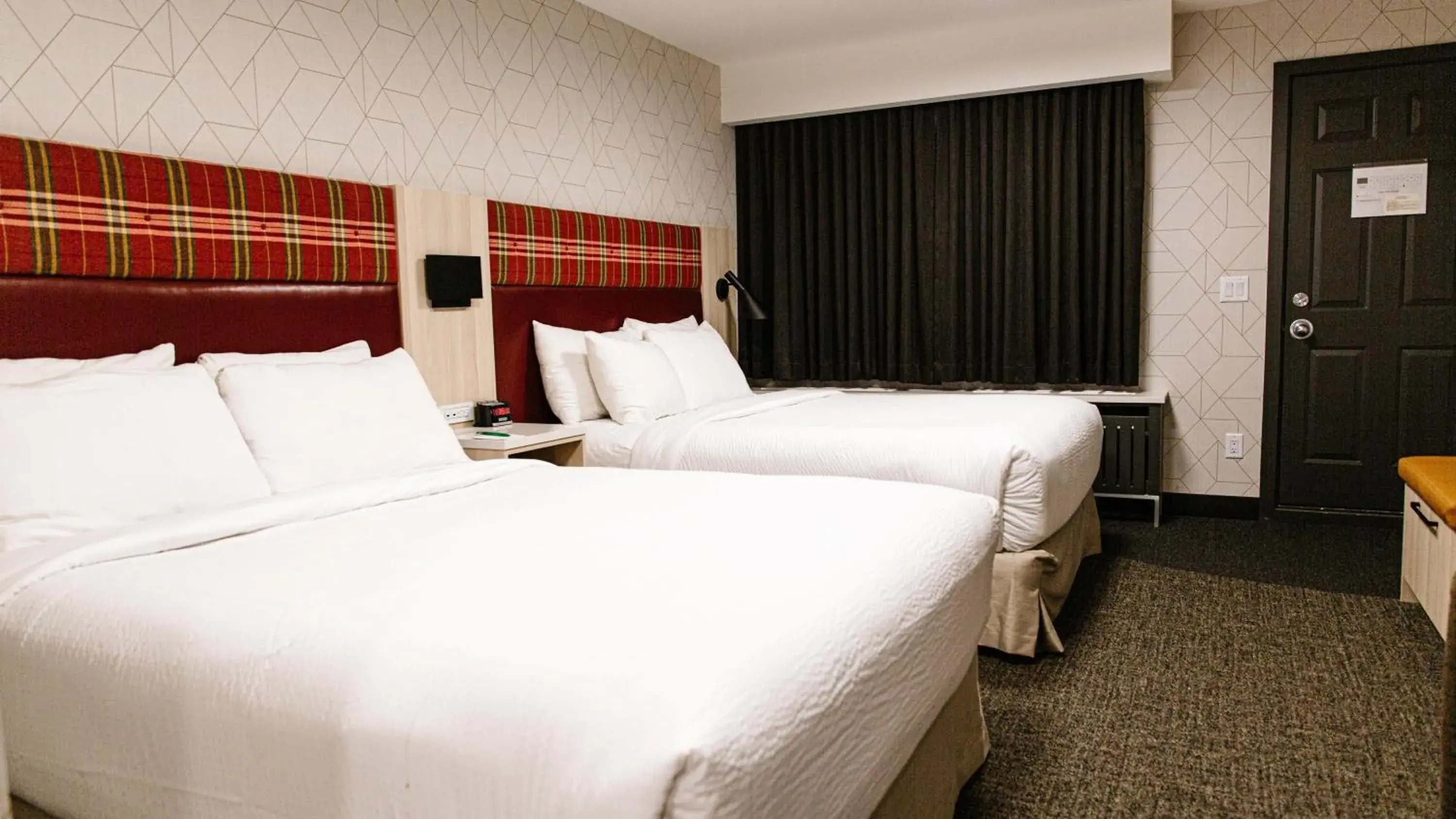 Queen Room with Two Queen Beds in Mountaineer Lodge Queen Room with Two Queen Beds in Mountaineer Lodge