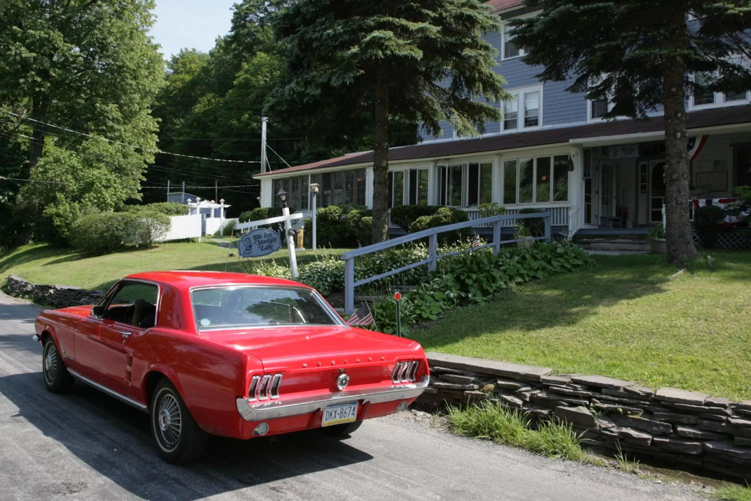 Facade/entrance in Inn at Starlight Lake & Restaurant