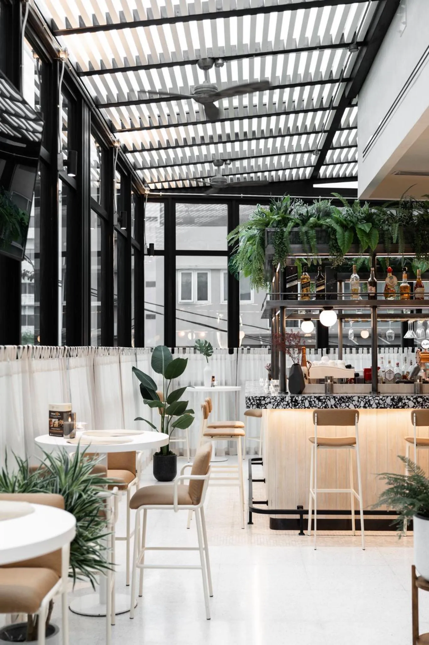 Lounge or bar in Mii Hotel Srinakarin