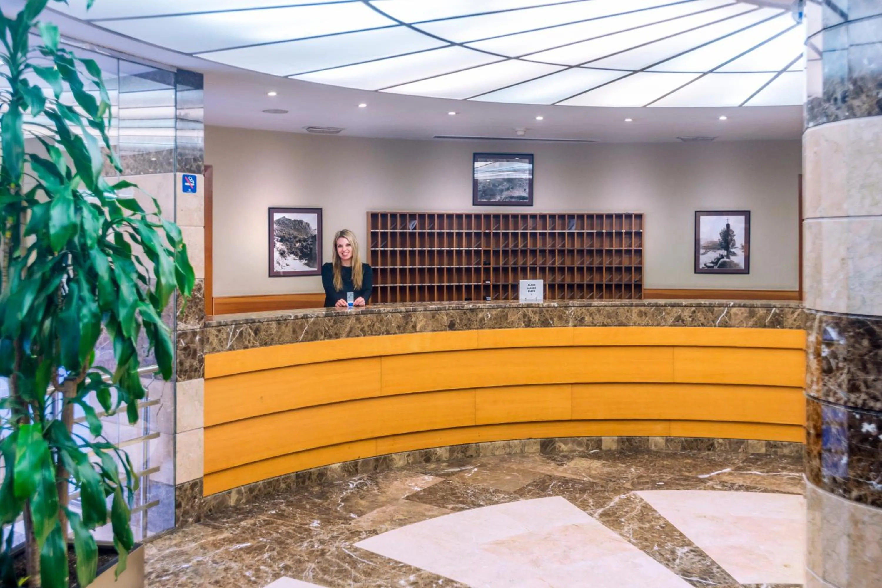 Lobby or reception in Hotel & Aparthotel Cosmos