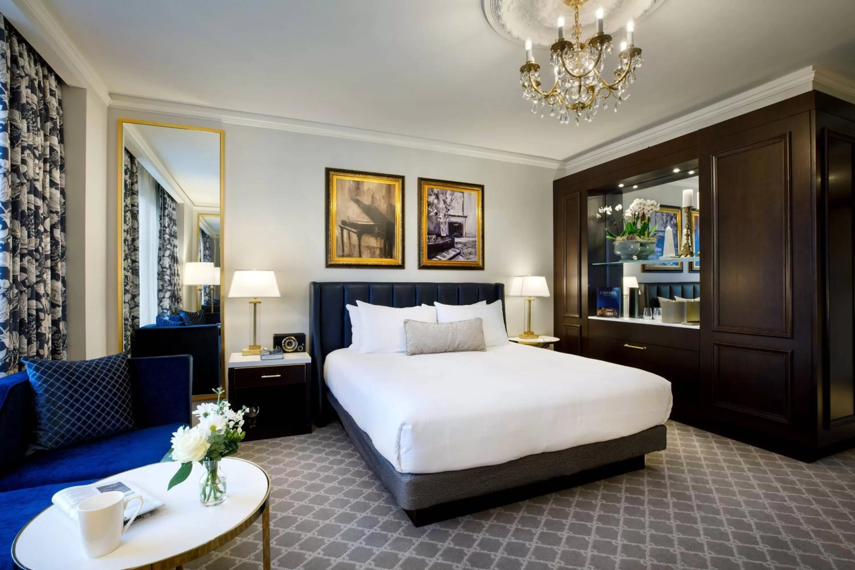 Photo of the whole room, Bed in Hotel Carmichael, Autograph Collection