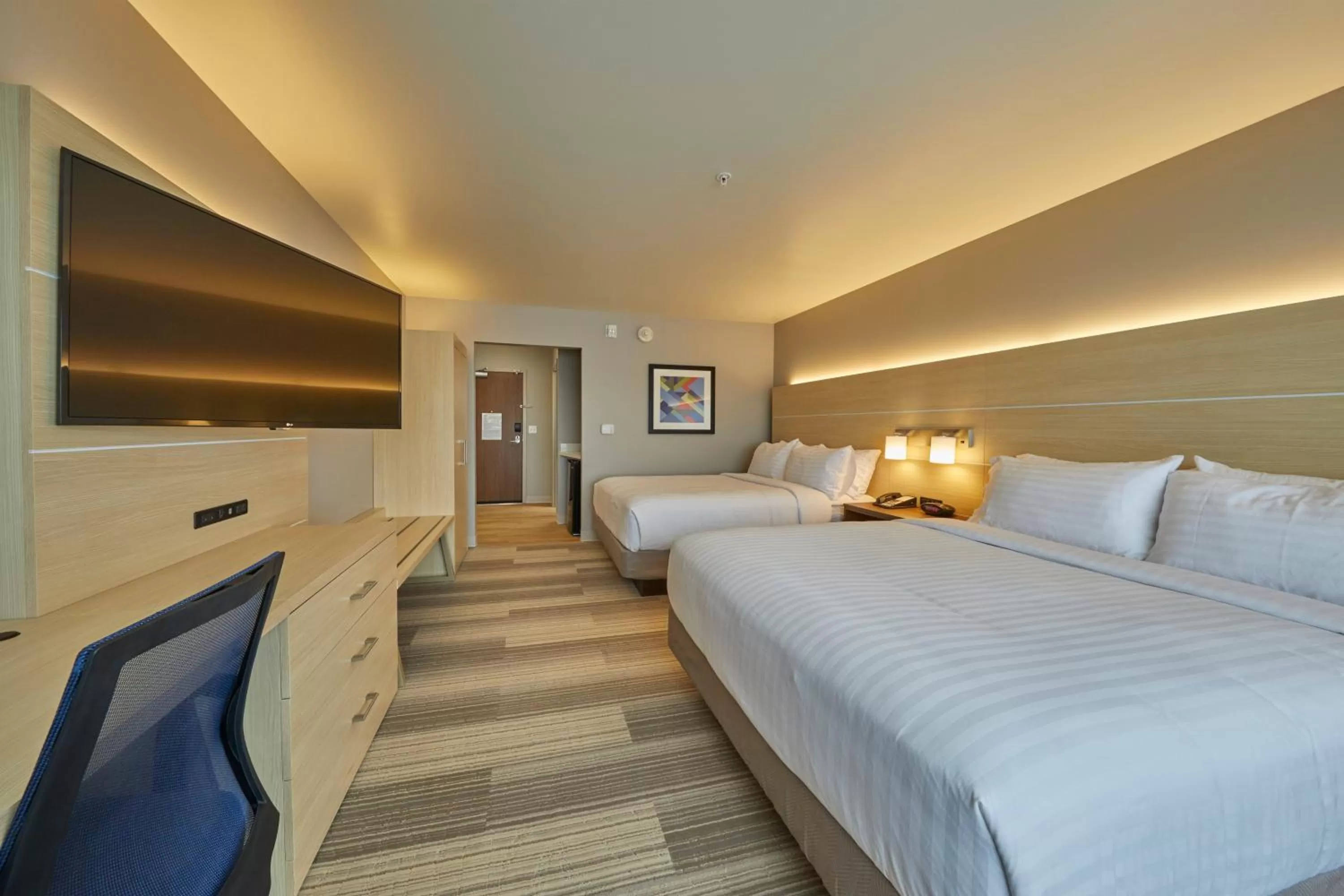 Photo of the whole room, Bed in Holiday Inn Express & Suites - Hermiston Downtown by IHG