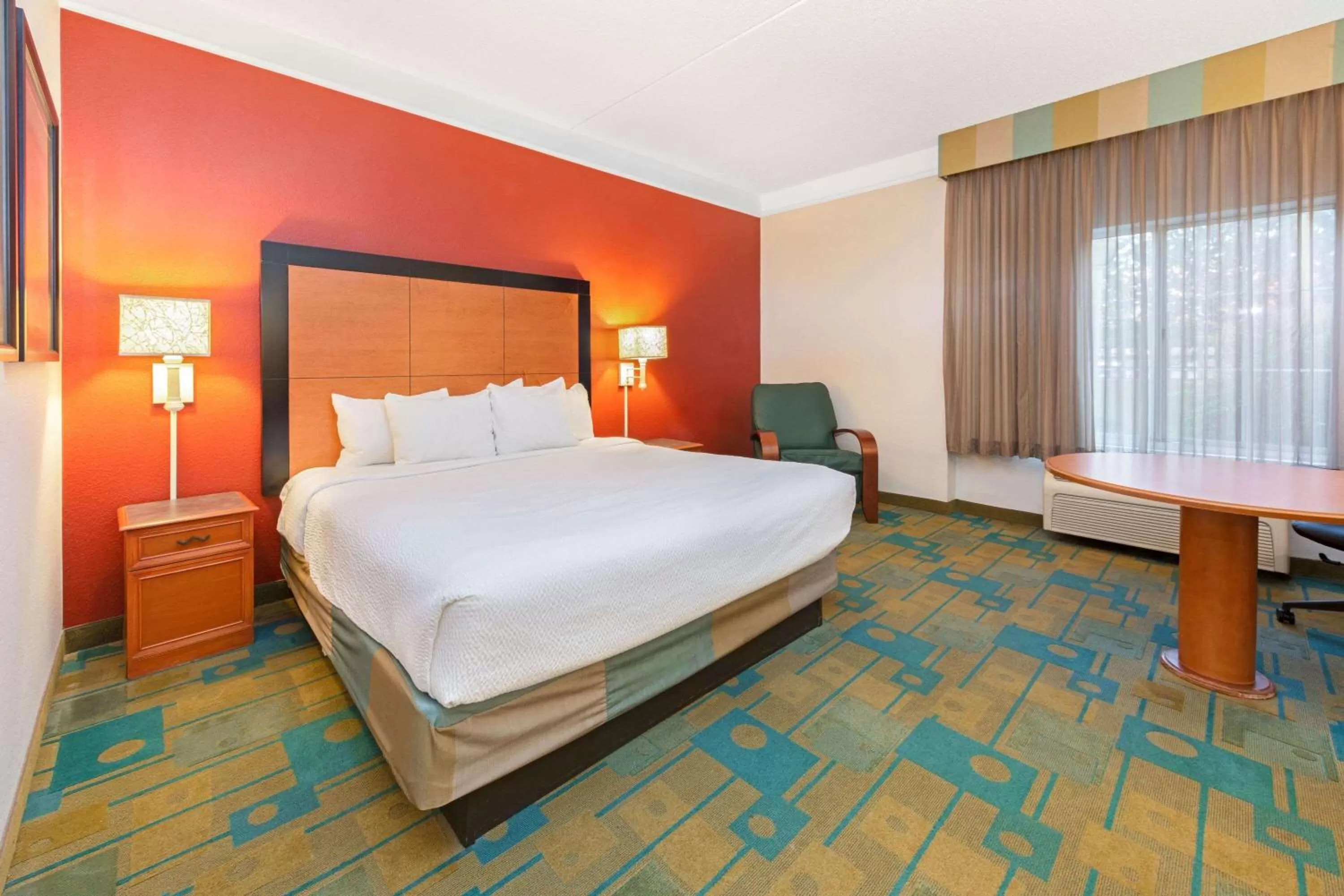 Photo of the whole room, Bed in La Quinta by Wyndham USF (Near Busch Gardens)