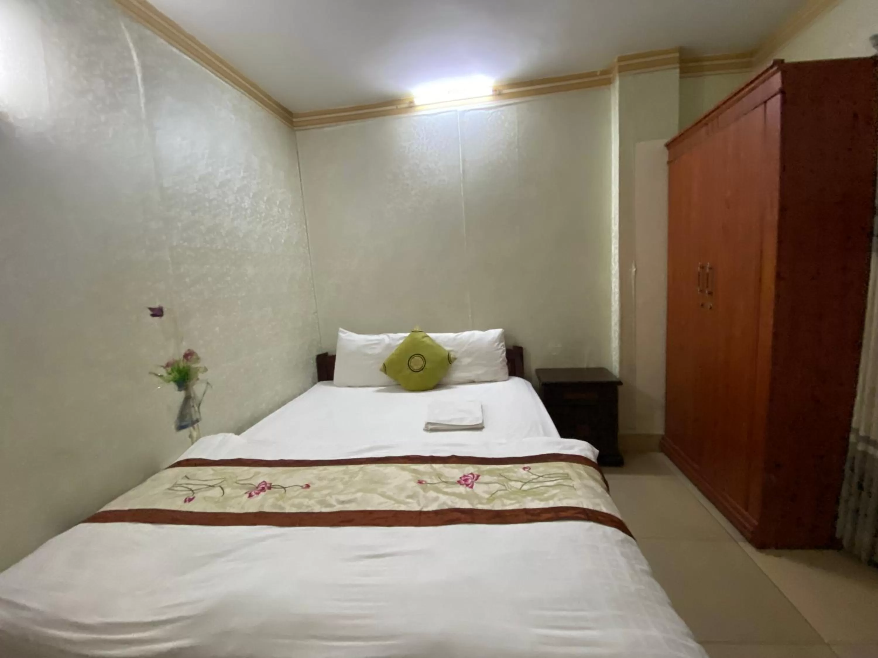 Photo of the whole room, Bed in Sophie hotel