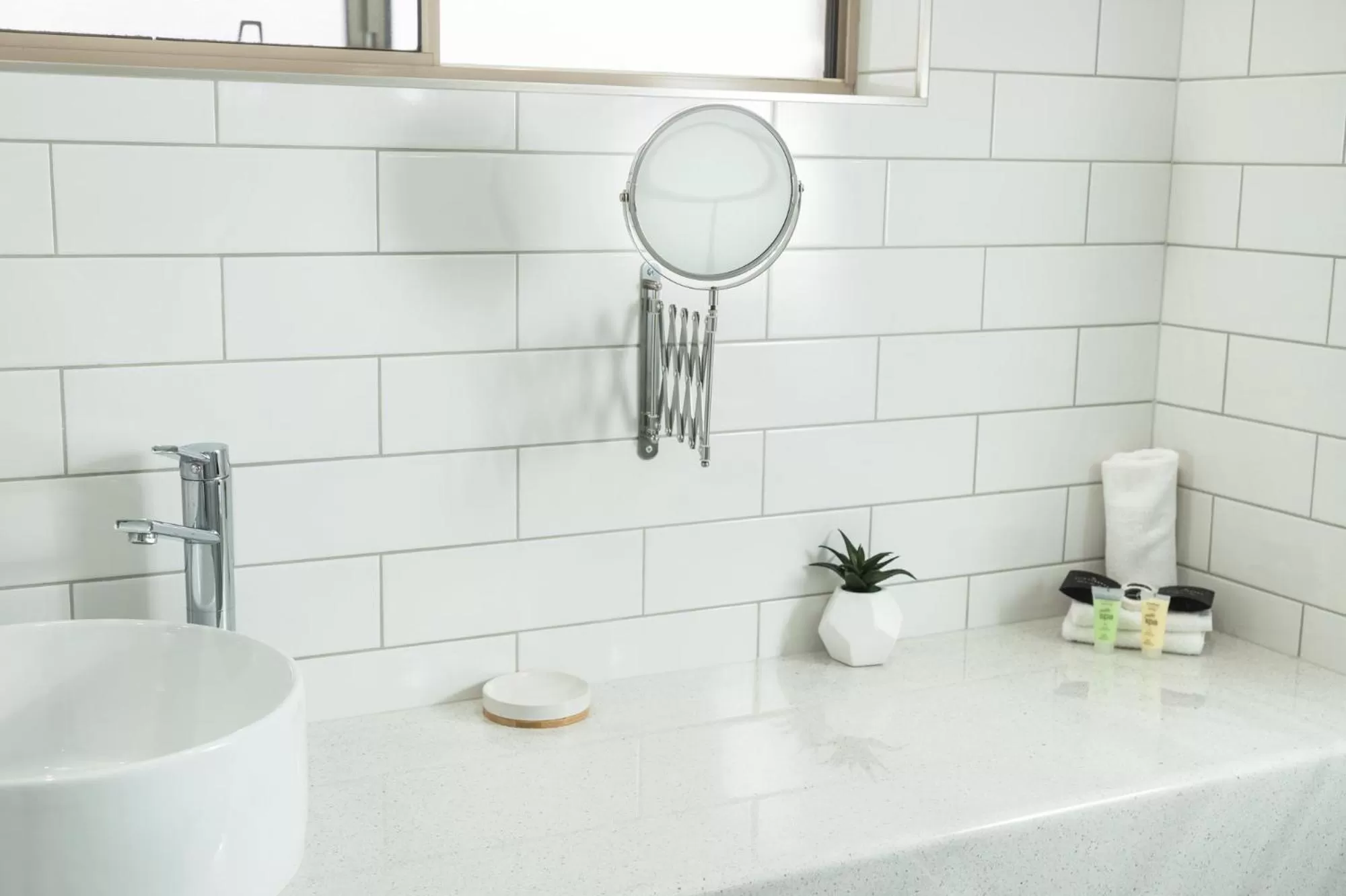 Bathroom in Addison Motor Inn