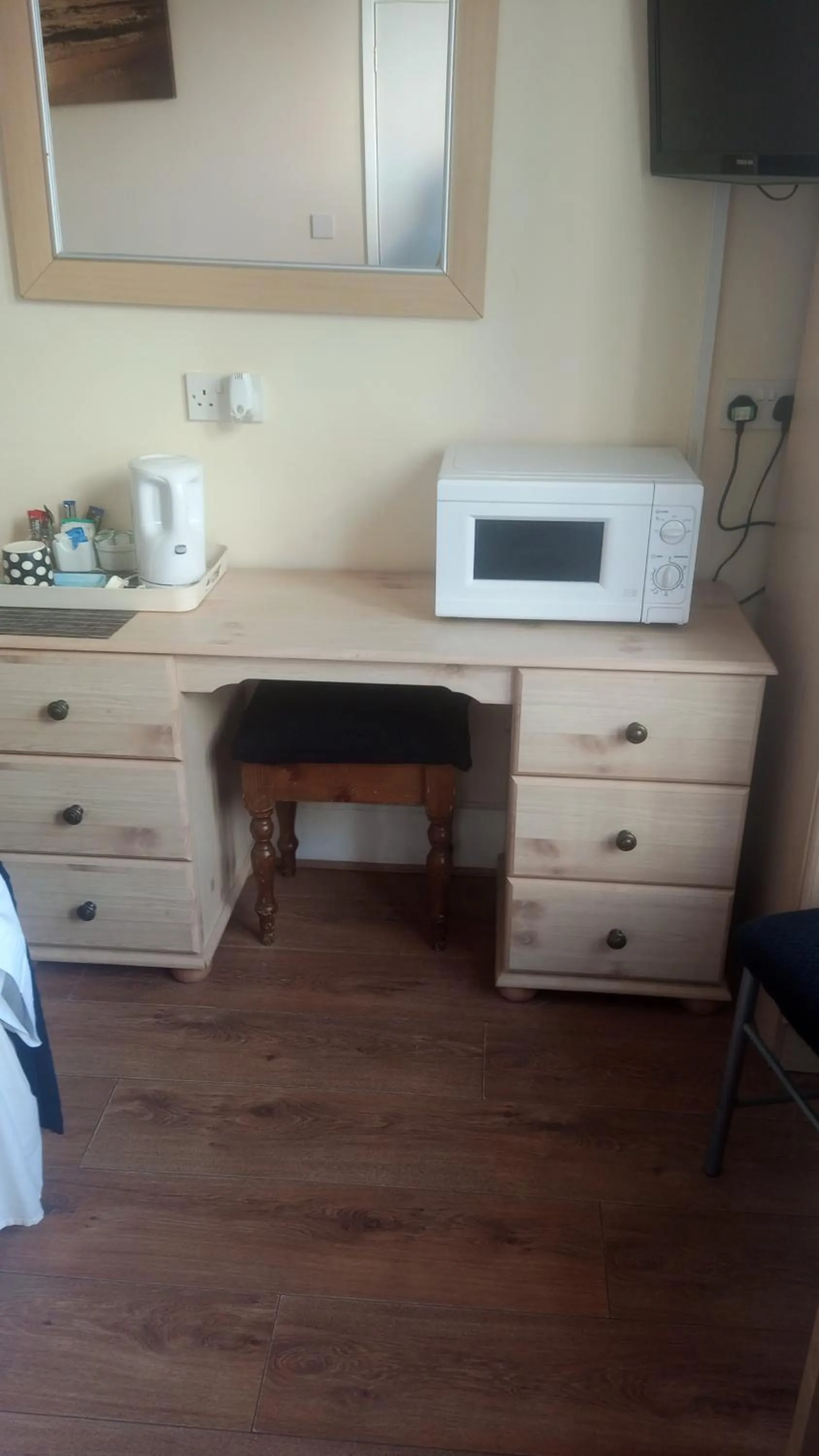 Coffee/tea facilities in The Wilton Weymouth