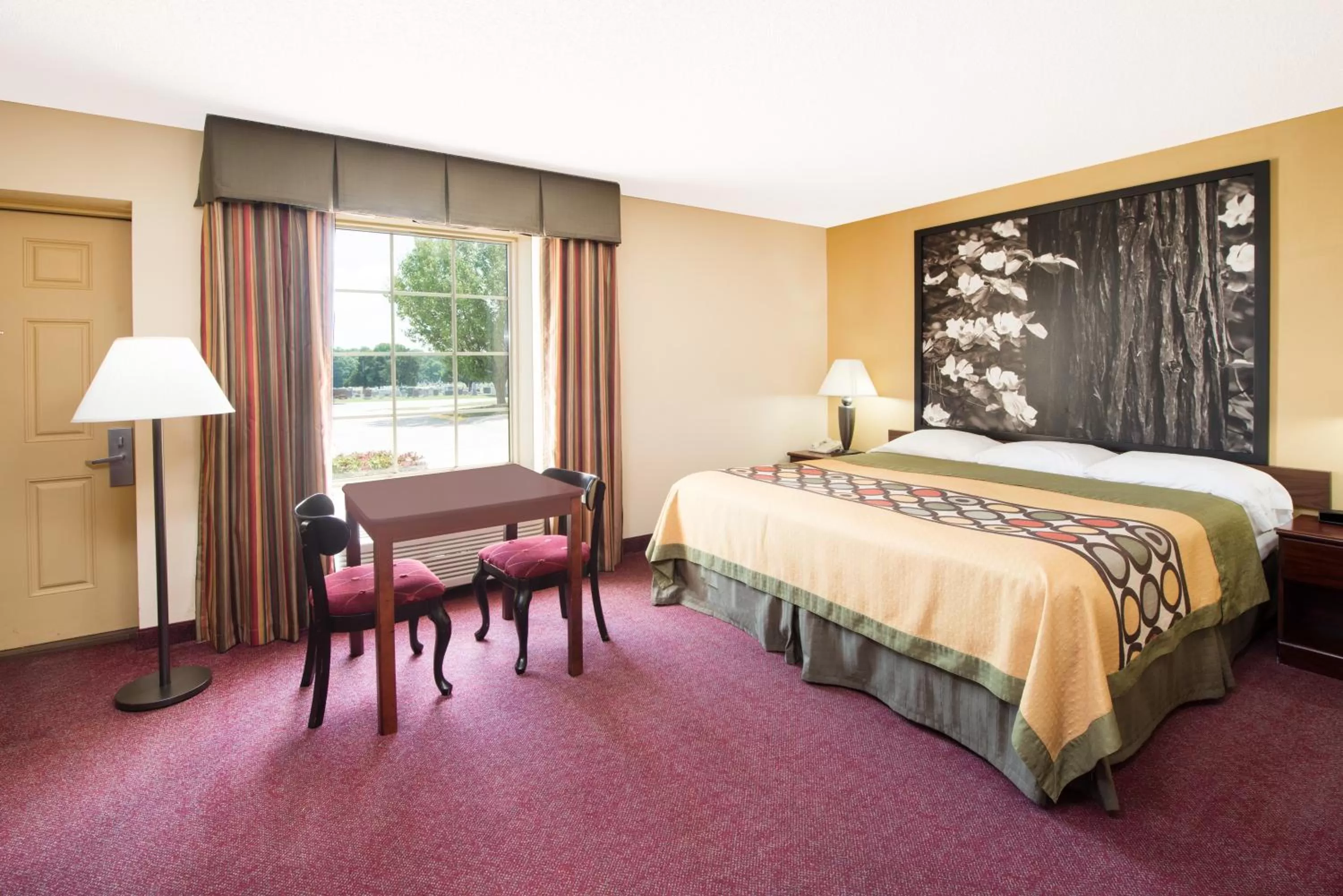 Photo of the whole room, Bed in Super 8 by Wyndham Lamar