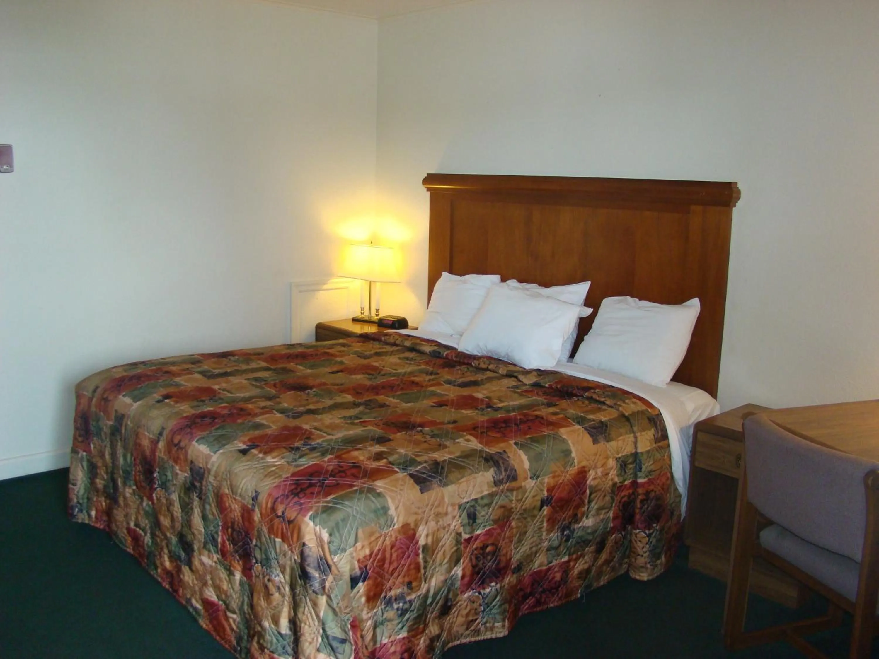 Bed in Aderi Hotel Lewisburg