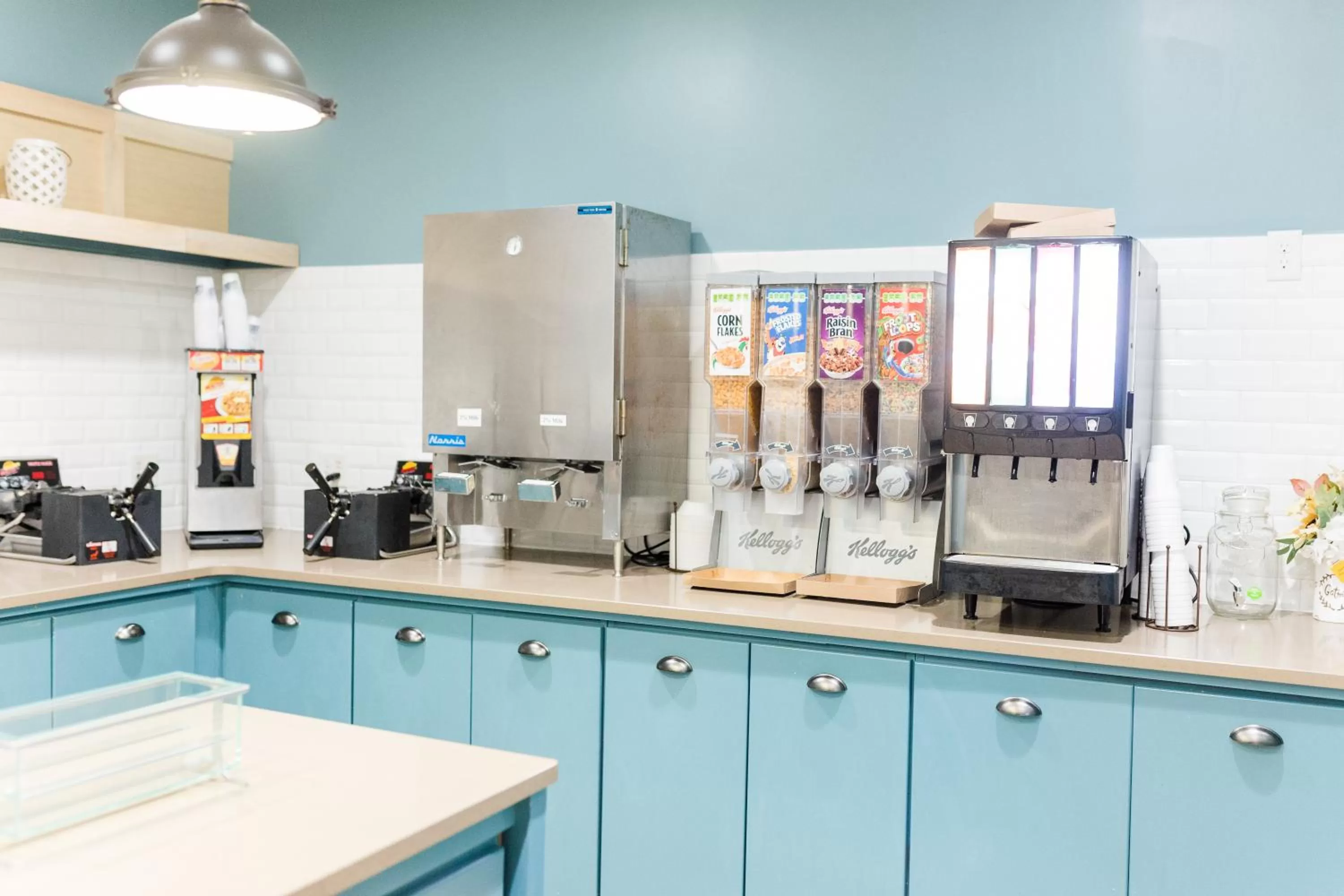 Breakfast in Country Inn & Suites by Radisson, Helen, GA