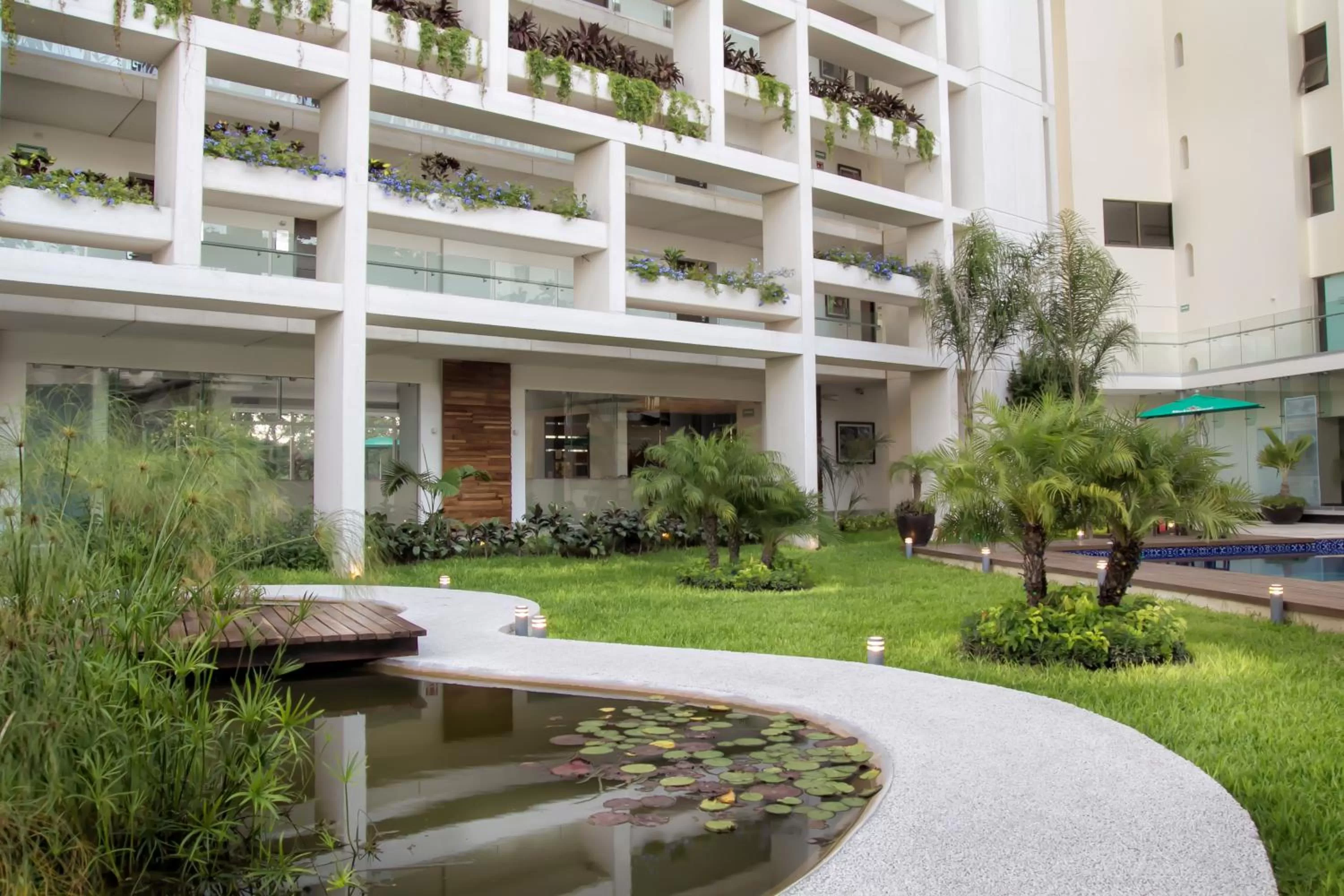 Property building in Mesón de la Luna Hotel & Spa