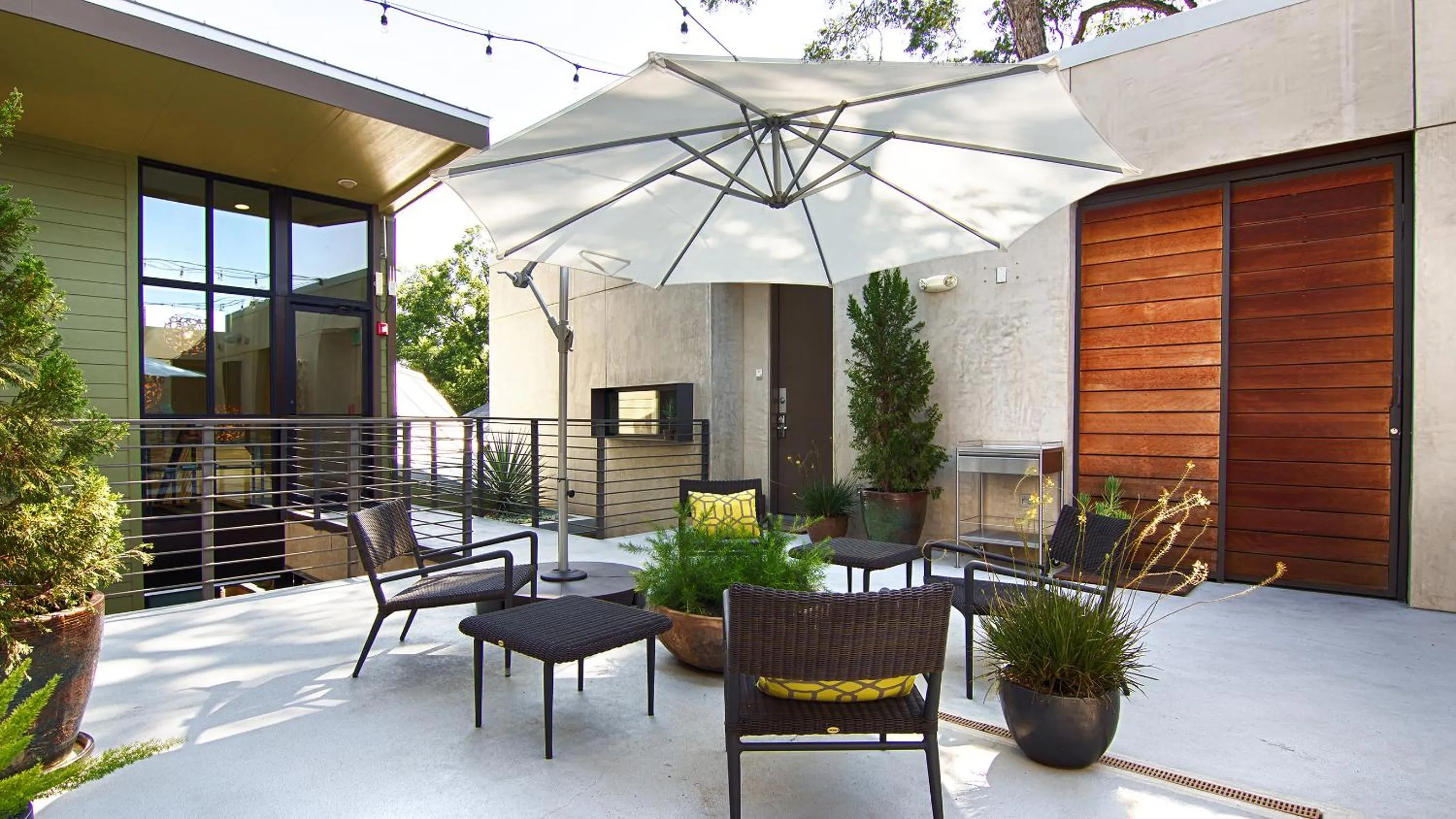 Patio, Patio/Outdoor Area in Heywood Hotel