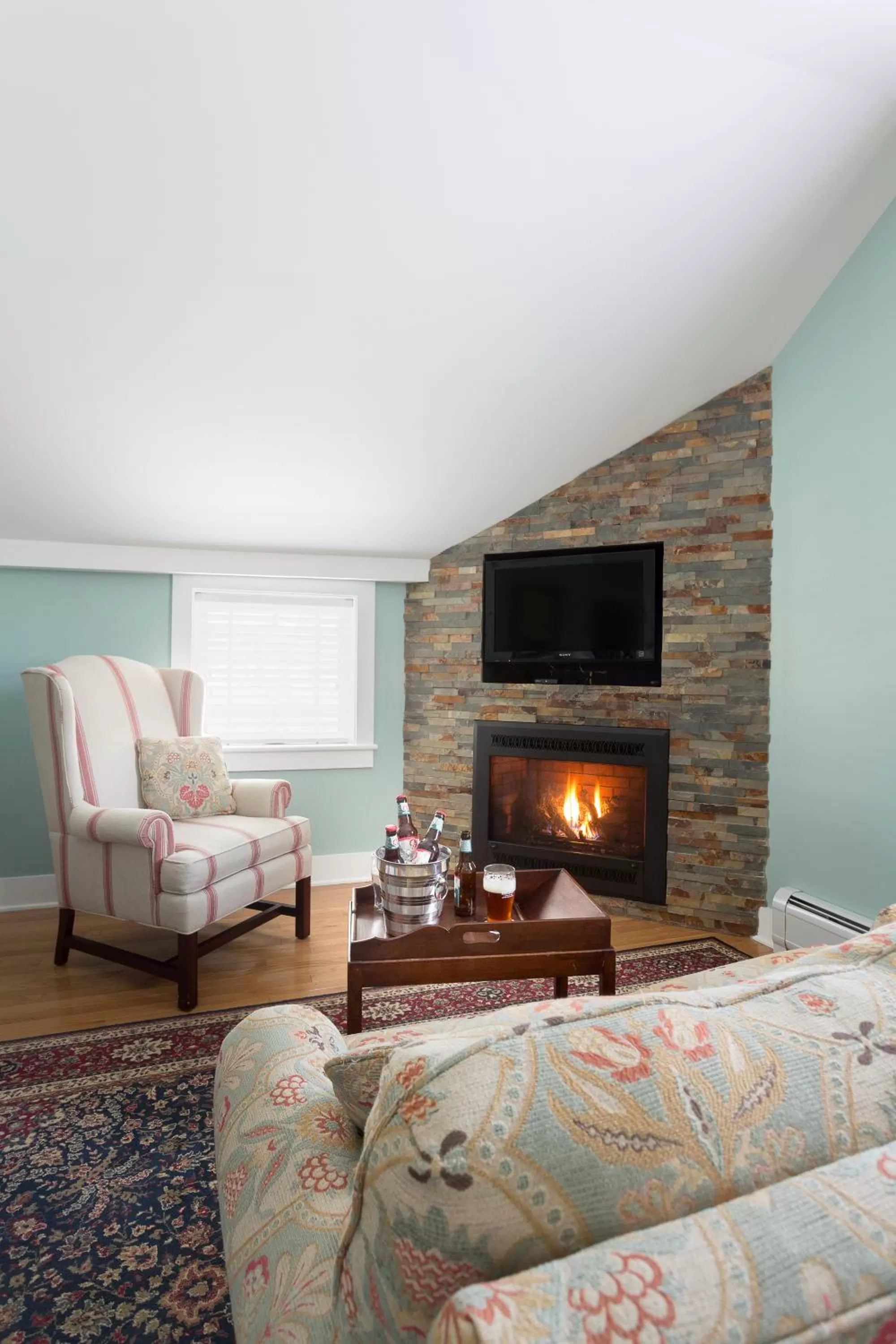 Bed, Seating Area in The Inn at Manchester