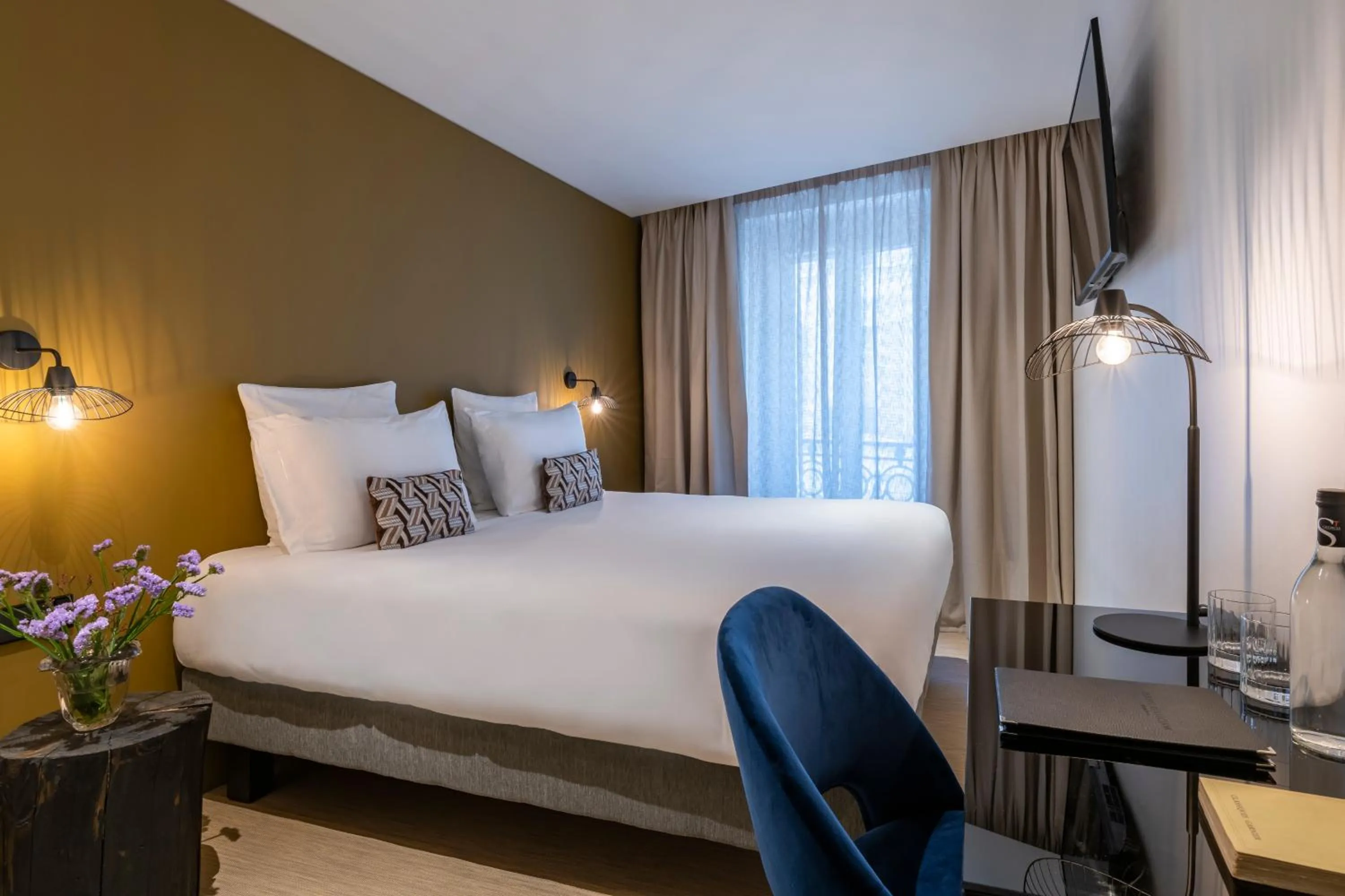 Photo of the whole room, Bed in 9Hotel Opera