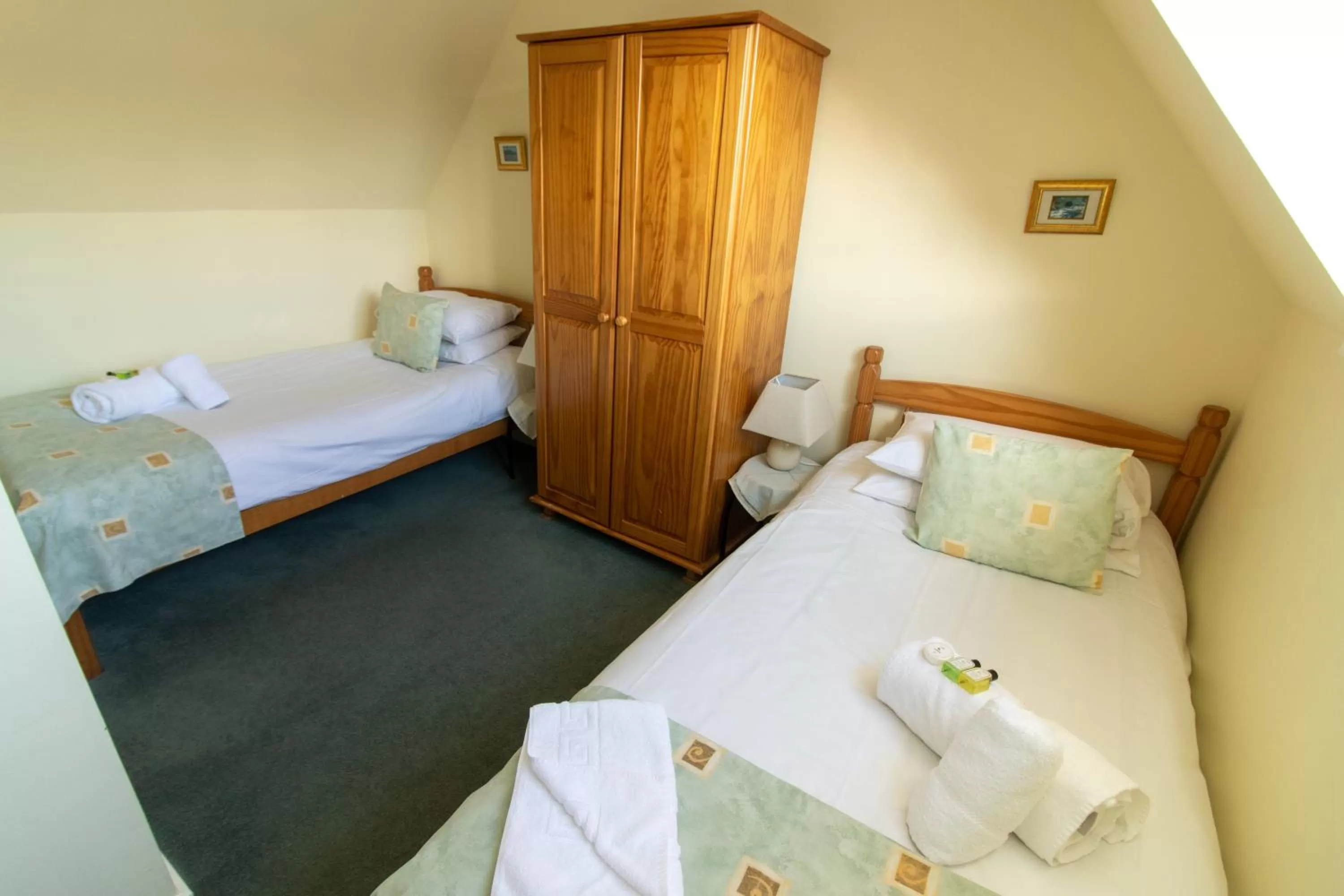 Bed in Auld Cross Keys Inn