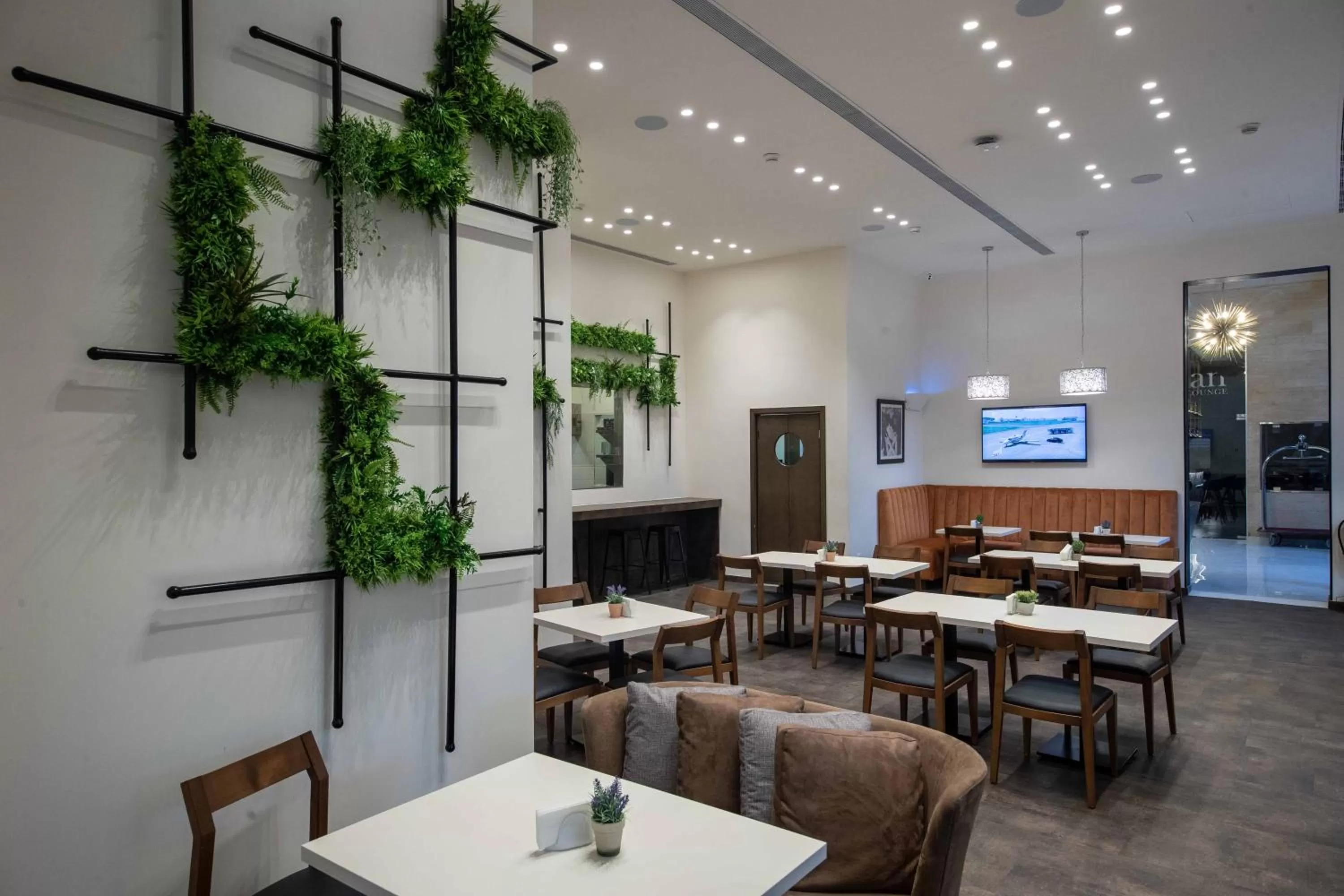 Restaurant/places to eat in Hotel De Ville