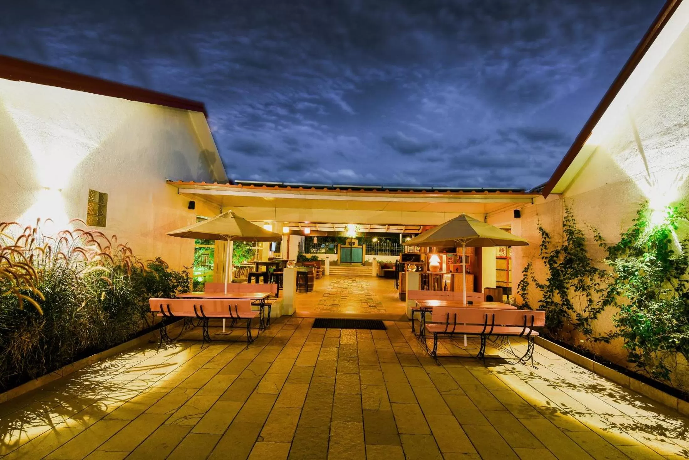 Restaurant/places to eat in The Source At Sula