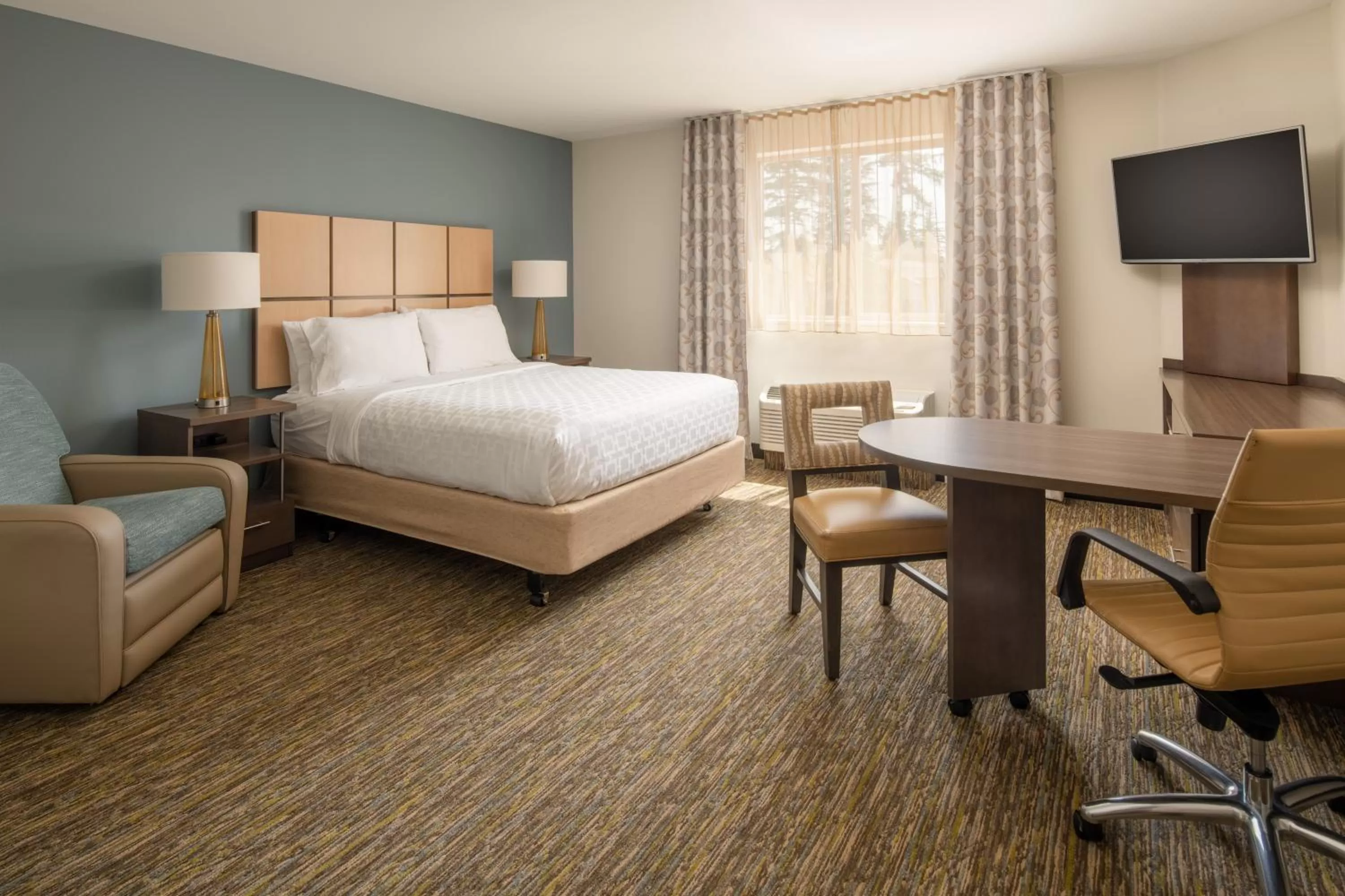 Photo of the whole room, Bed in Candlewood Suites Vancouver/Camas by IHG