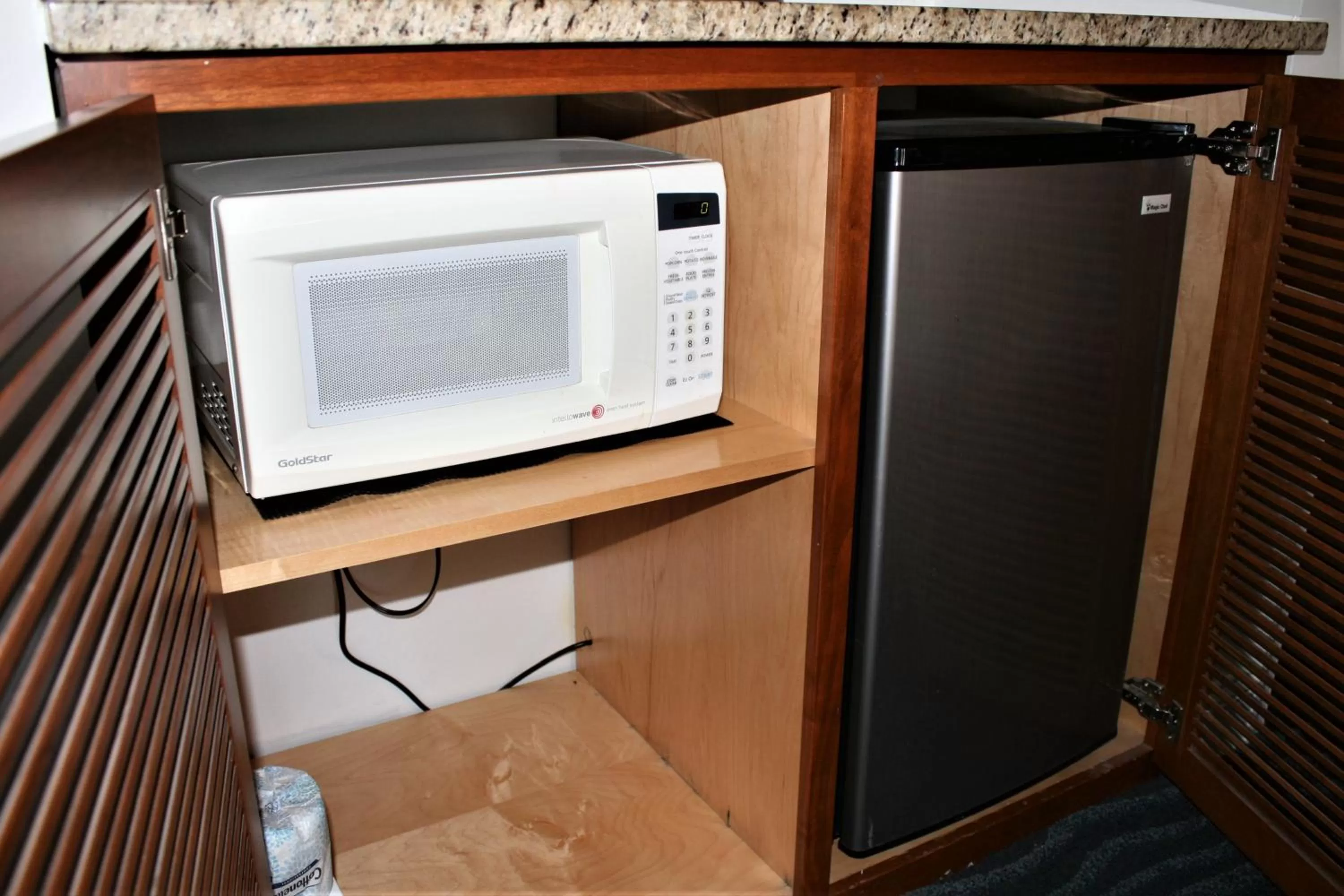 Kitchen or kitchenette in Avenue Inn & Spa