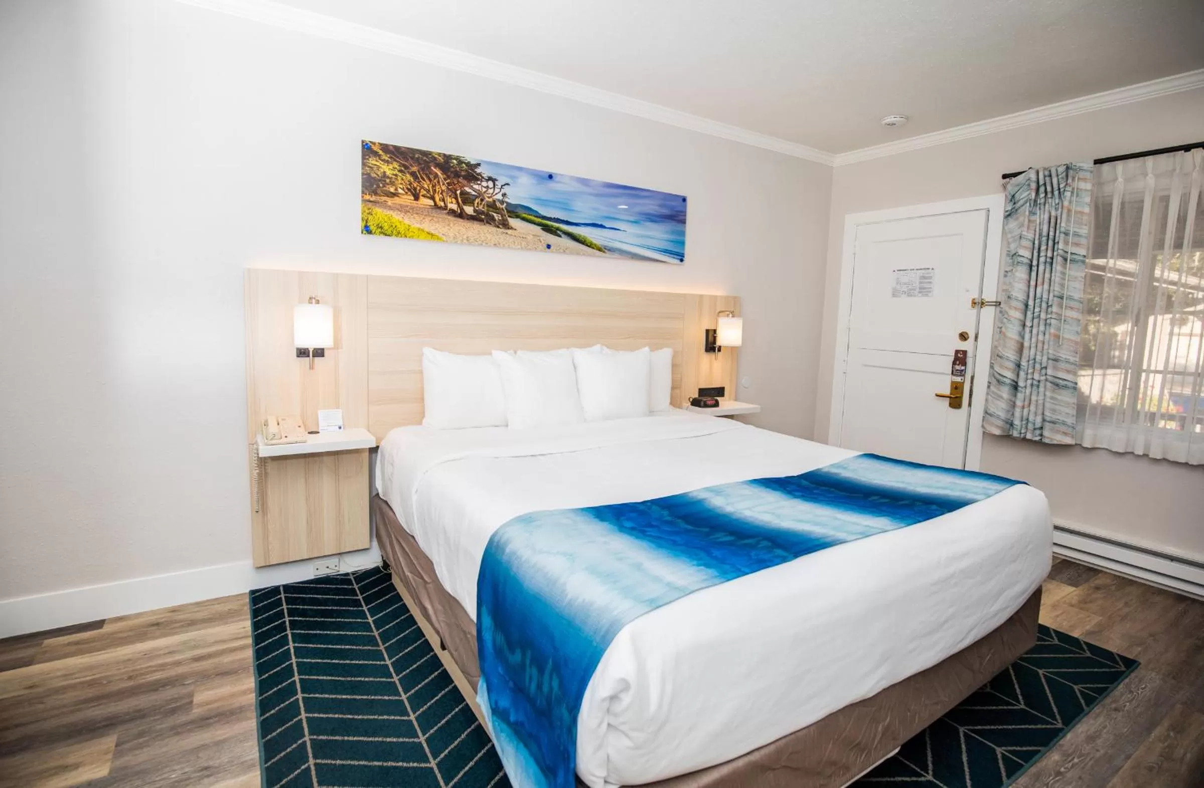 Bed in Comfort Inn Carmel By the Sea