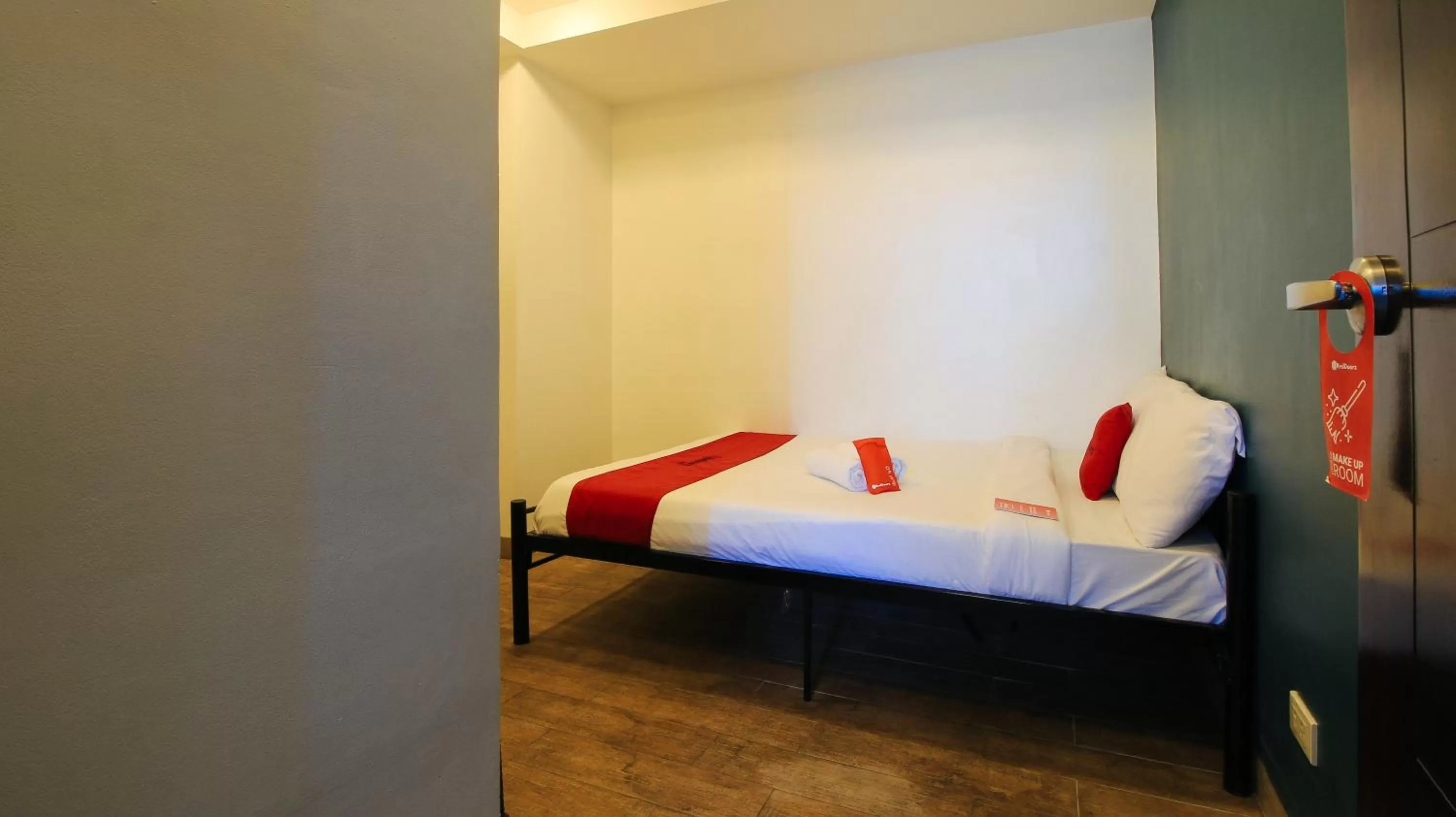 Bed in RedDoorz Plus @ San Marcelino Malate