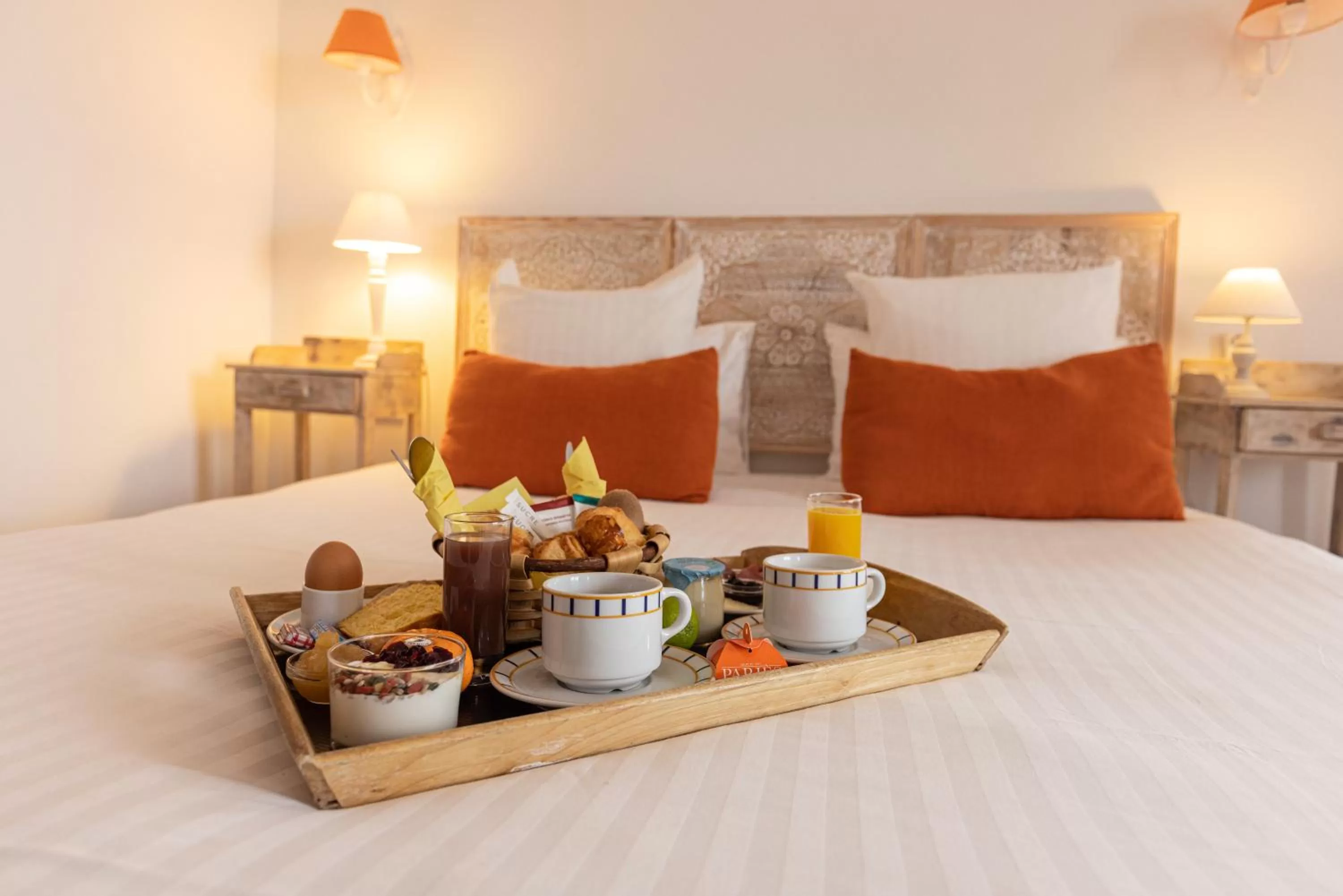 Breakfast, Bed in Hôtel & Espace Bien-être La Maison du Lierre