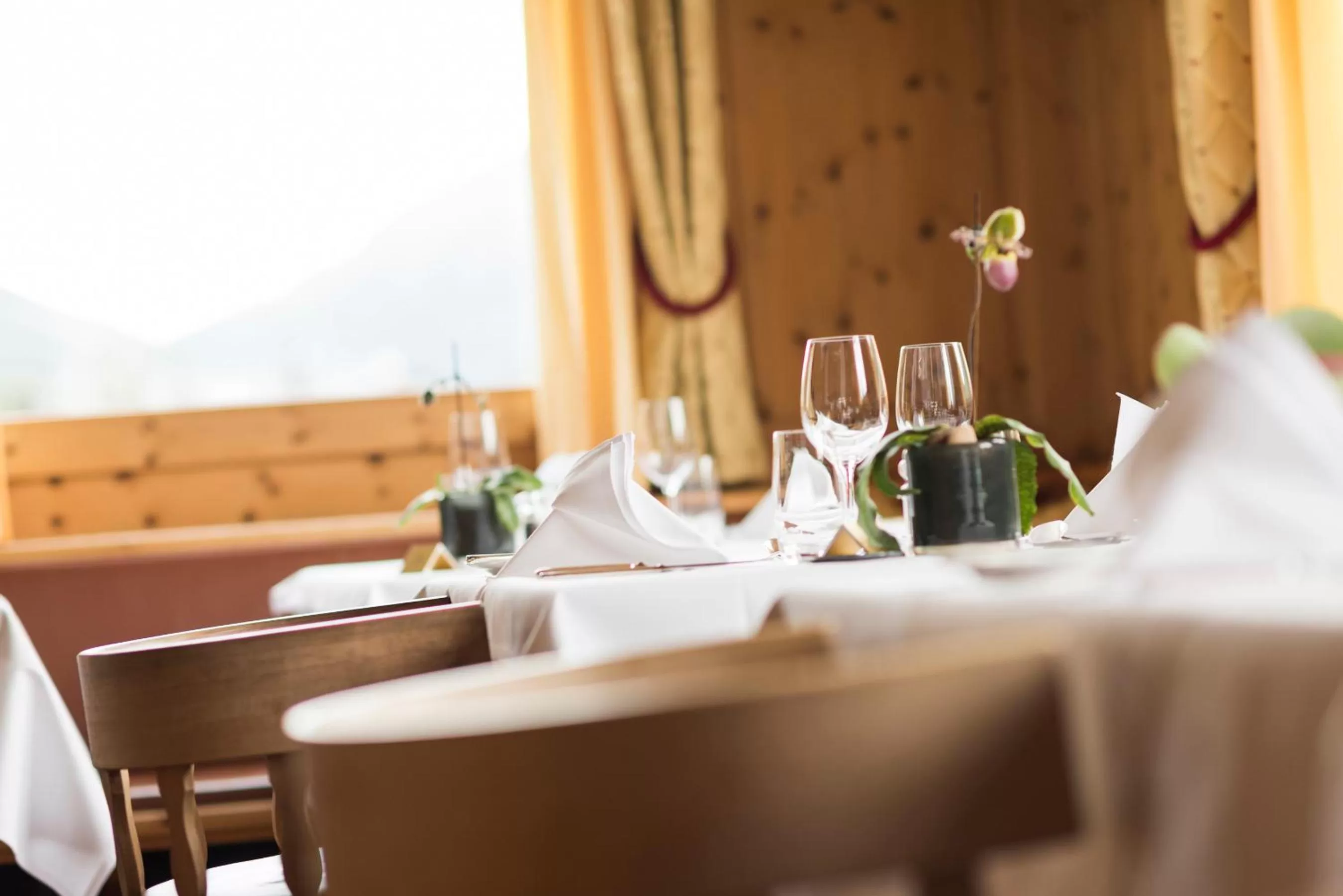 Restaurant/places to eat in Hotel Albris
