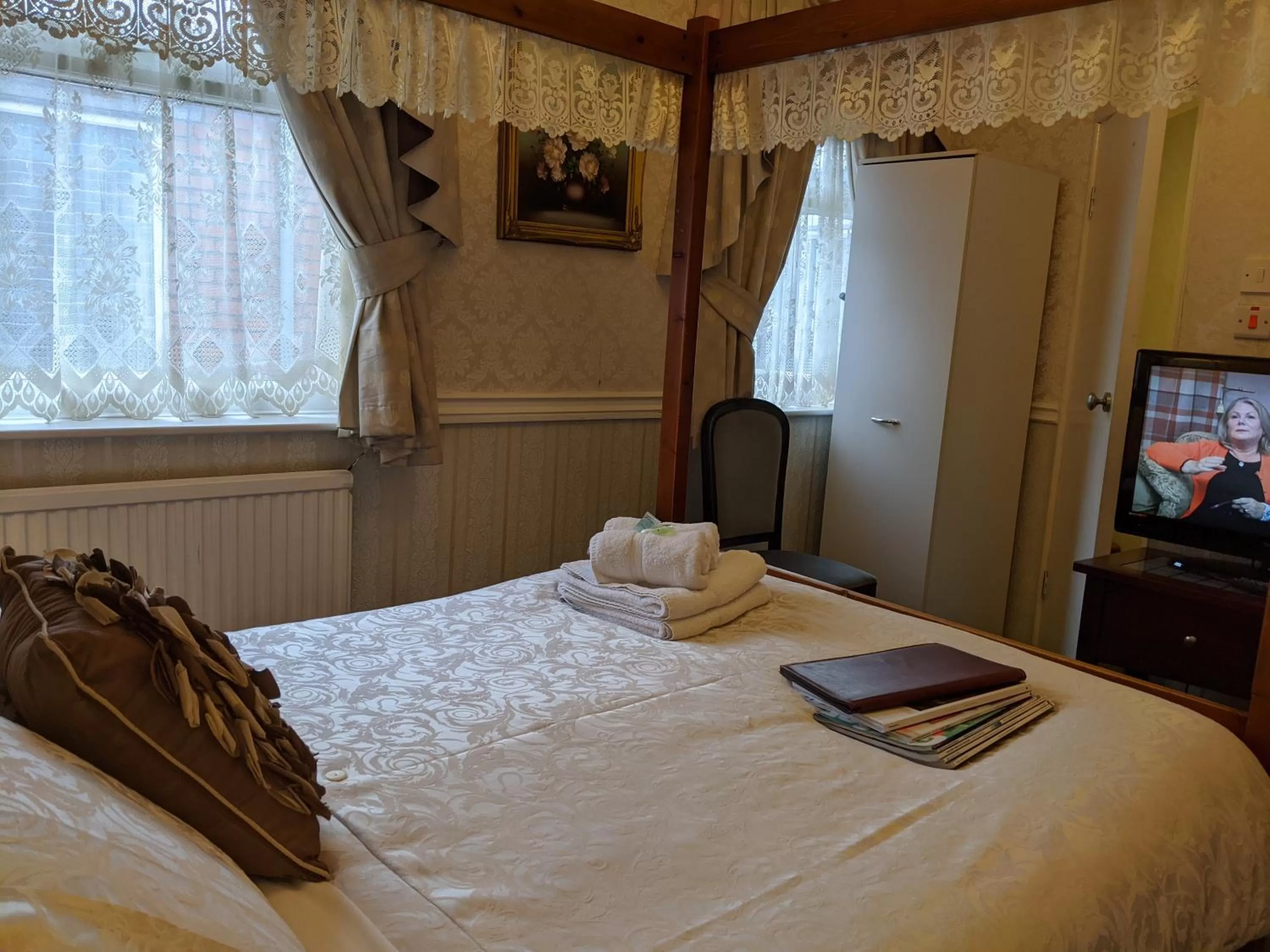 Bedroom, Bed in The New Guilderoy Hotel