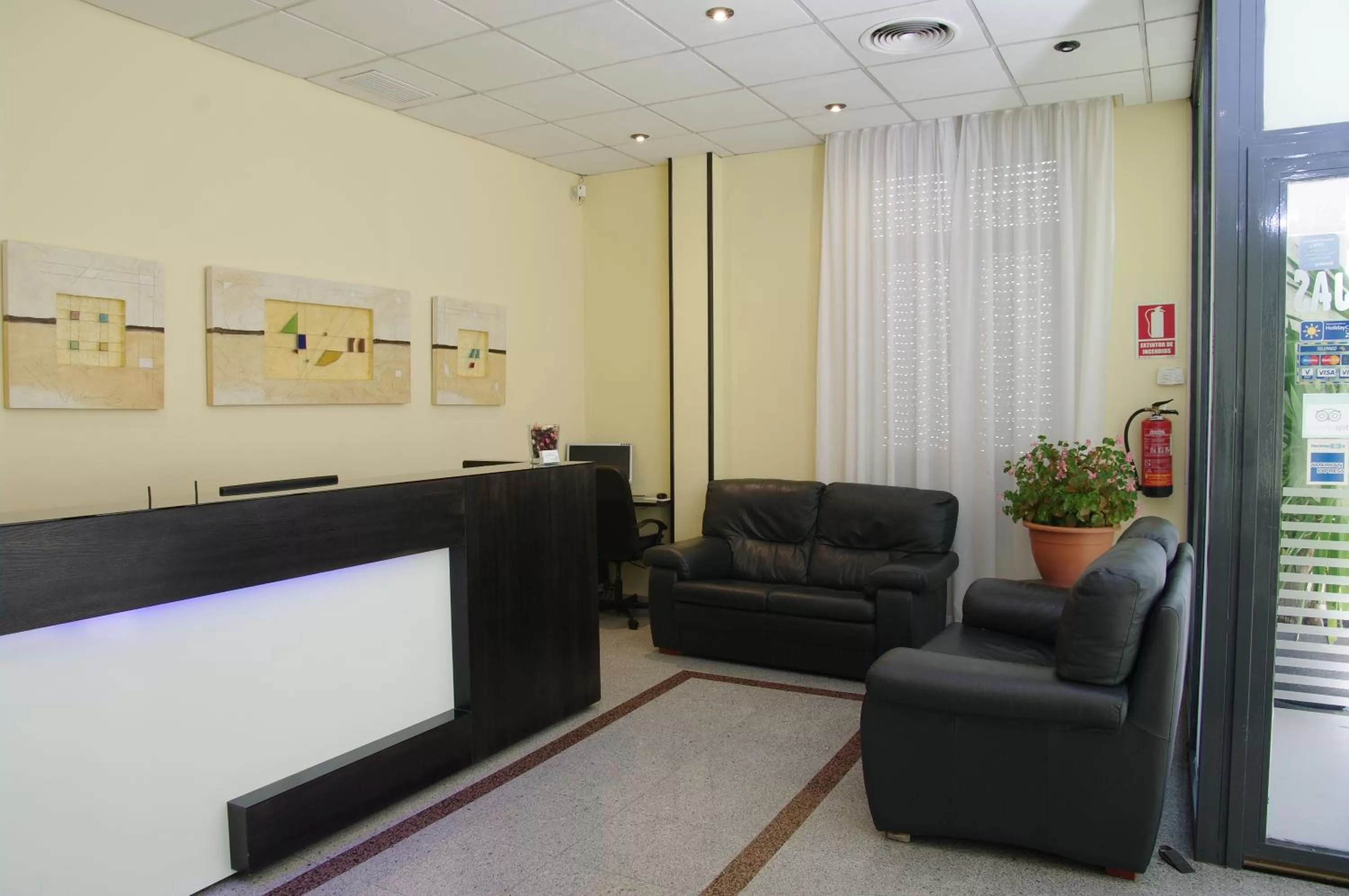 Lobby or reception in Hotel Barajas Plaza