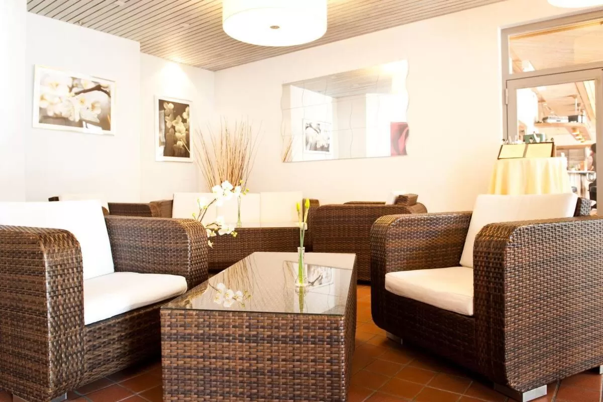 Hotel Sherlock Holmes & Khana Restaurant "nur 200 m zur Gondelbahn Hasliberg"