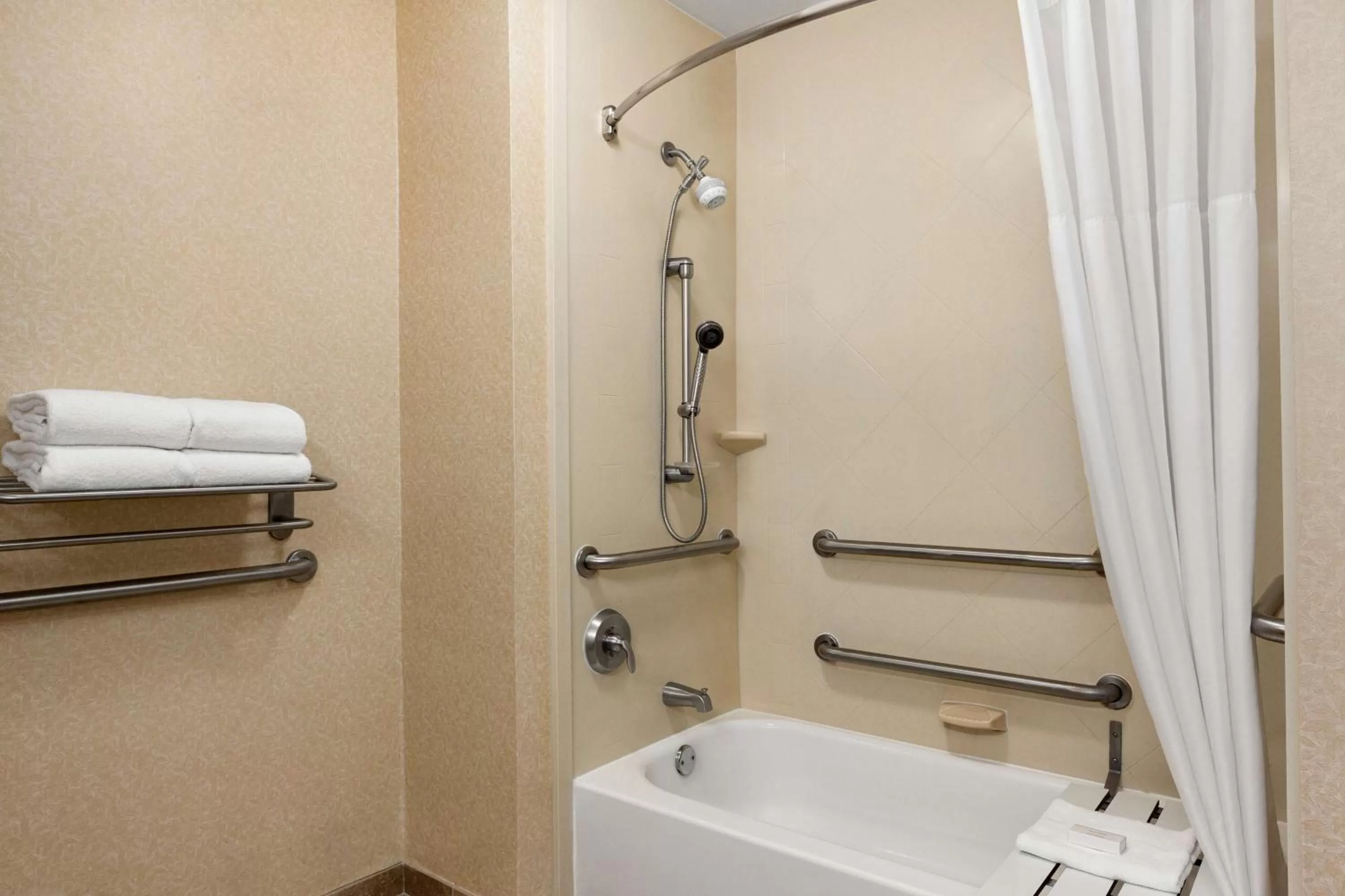 Bathroom in Hampton Inn & Suites Atlanta Airport West Camp Creek Pkwy