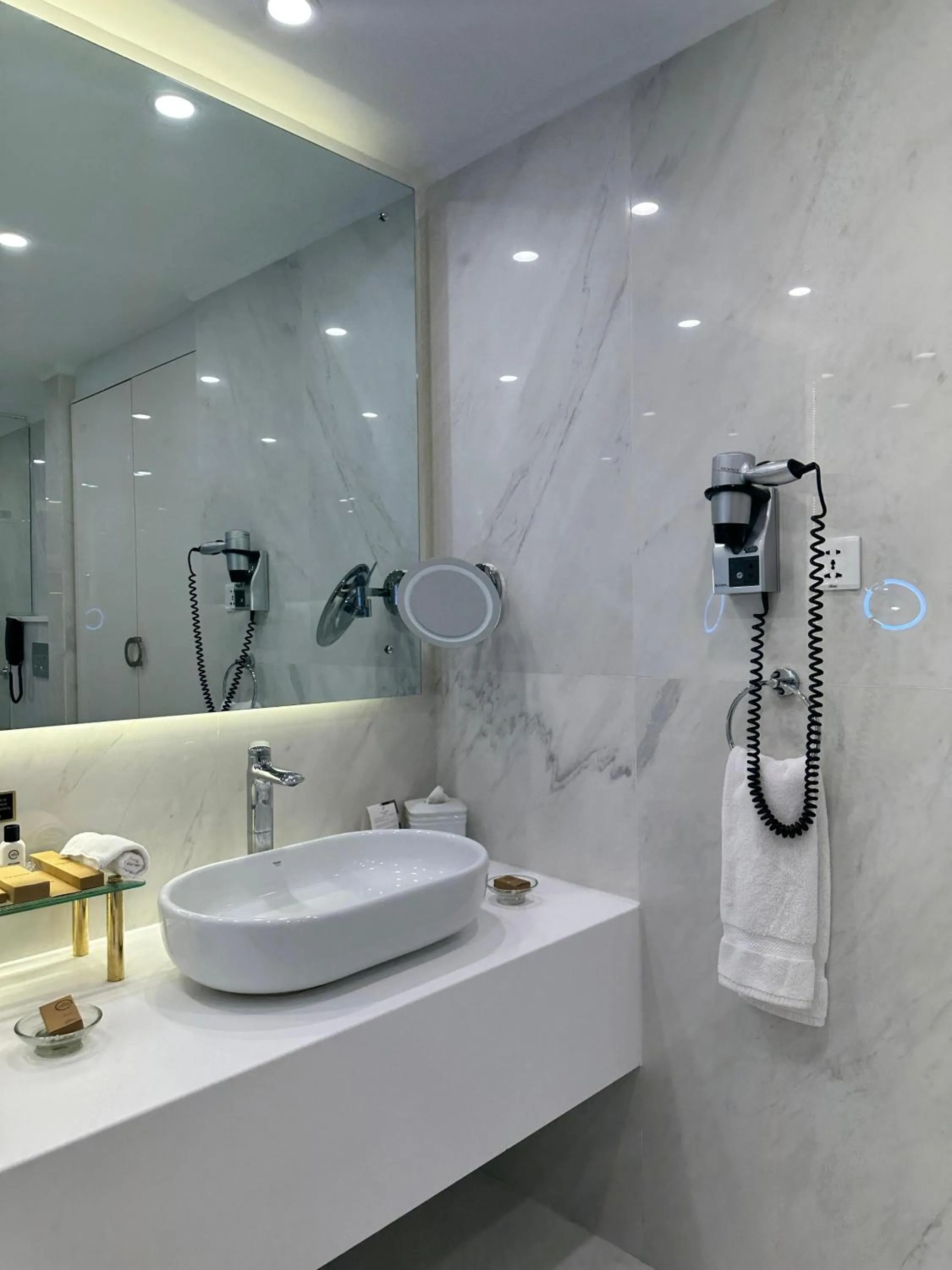 Shower in Pearl Continental Hotel, Bhurban